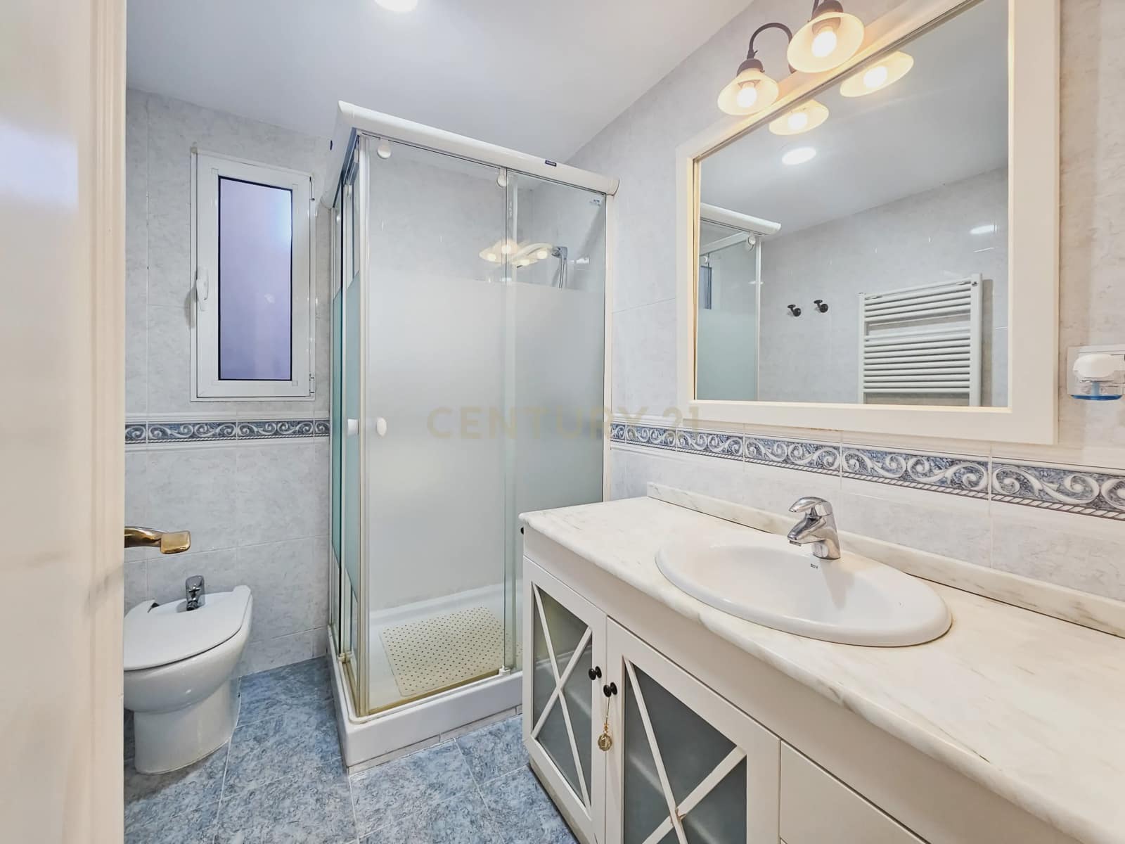 2 sovrum Lägenhet att hyra i Alicante stad med garage - 1 250 € (Ref: 9338757)