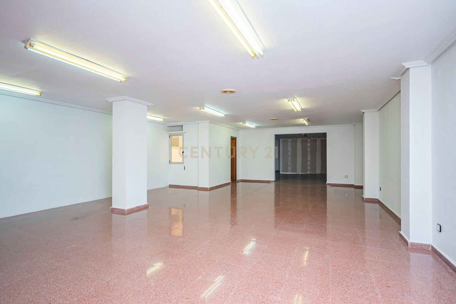 Kommersiell til salgs i Elche / Elx - € 120 000 (Ref: 9338758)