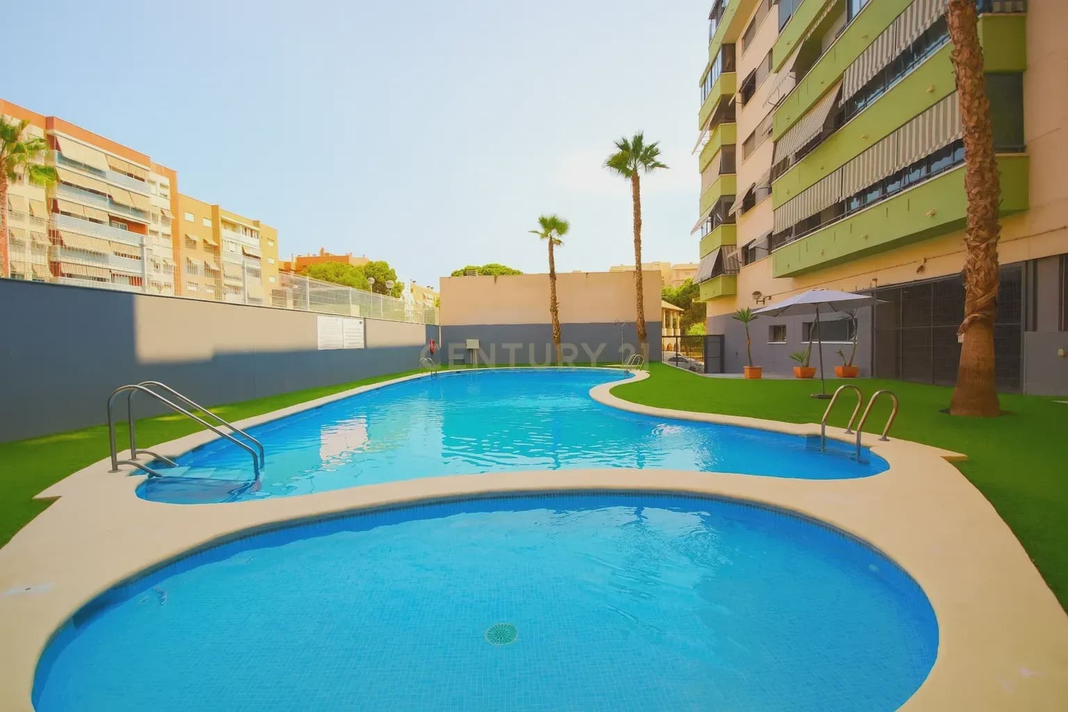 2 soveværelse Lejlighed til salg i Alicante by med swimmingpool - € 295.000 (Ref: 9338759)