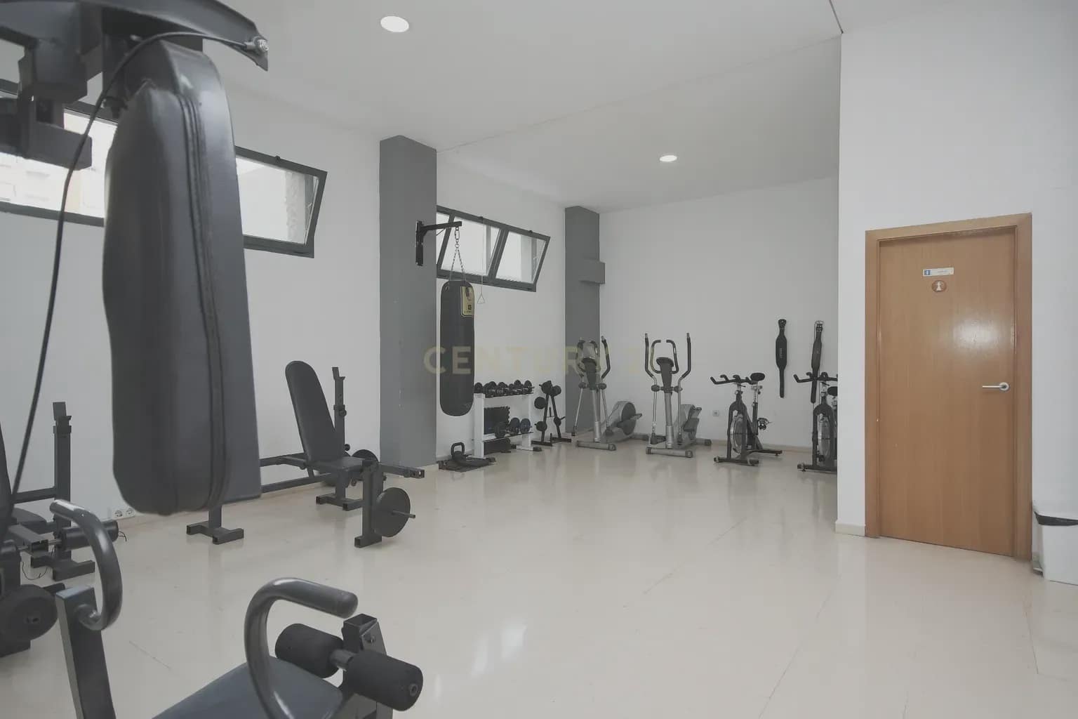 2 soveværelse Lejlighed til salg i Alicante by med swimmingpool - € 295.000 (Ref: 9338759)