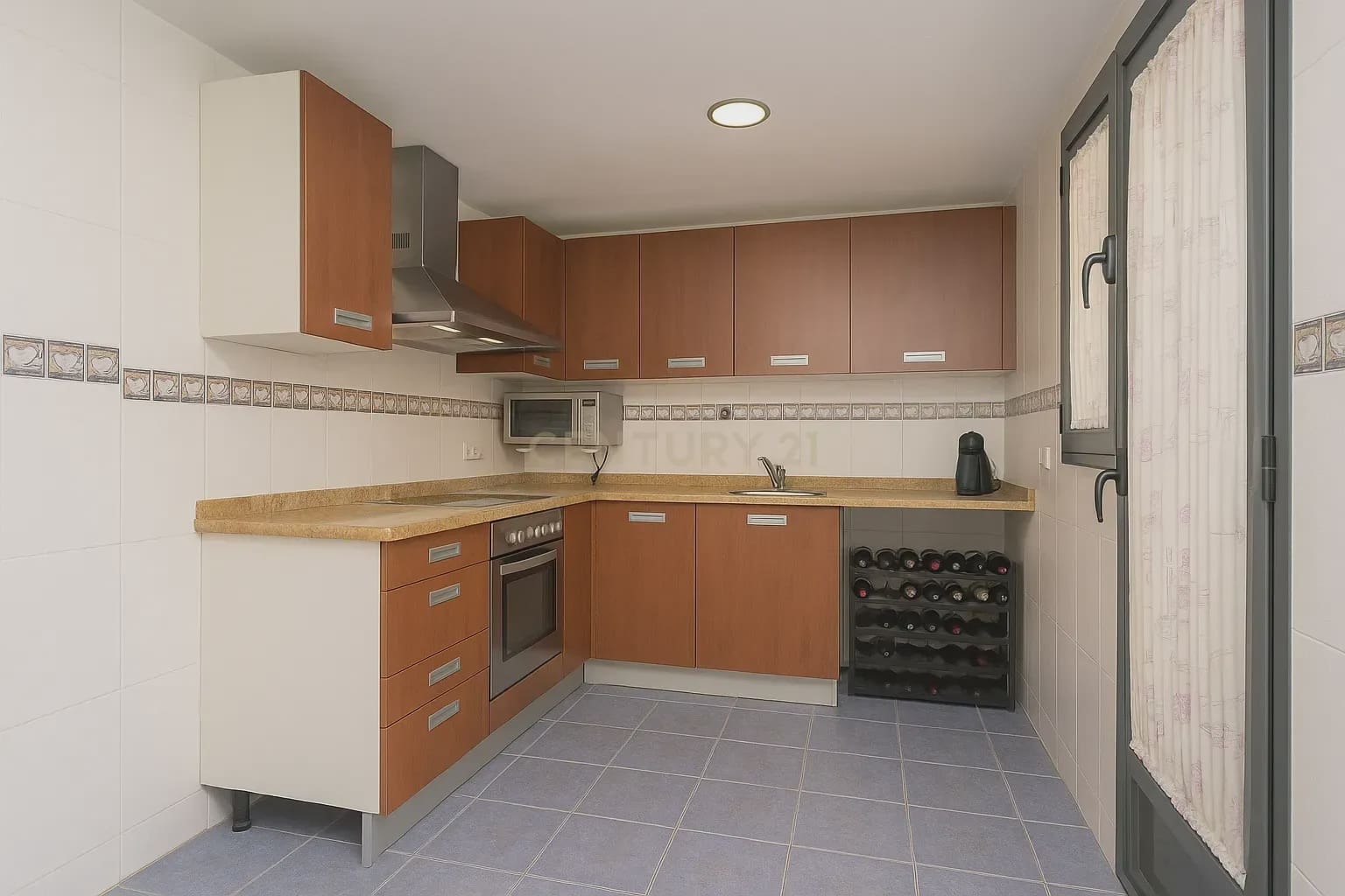 2 soveværelse Lejlighed til salg i Alicante by med swimmingpool - € 295.000 (Ref: 9338759)