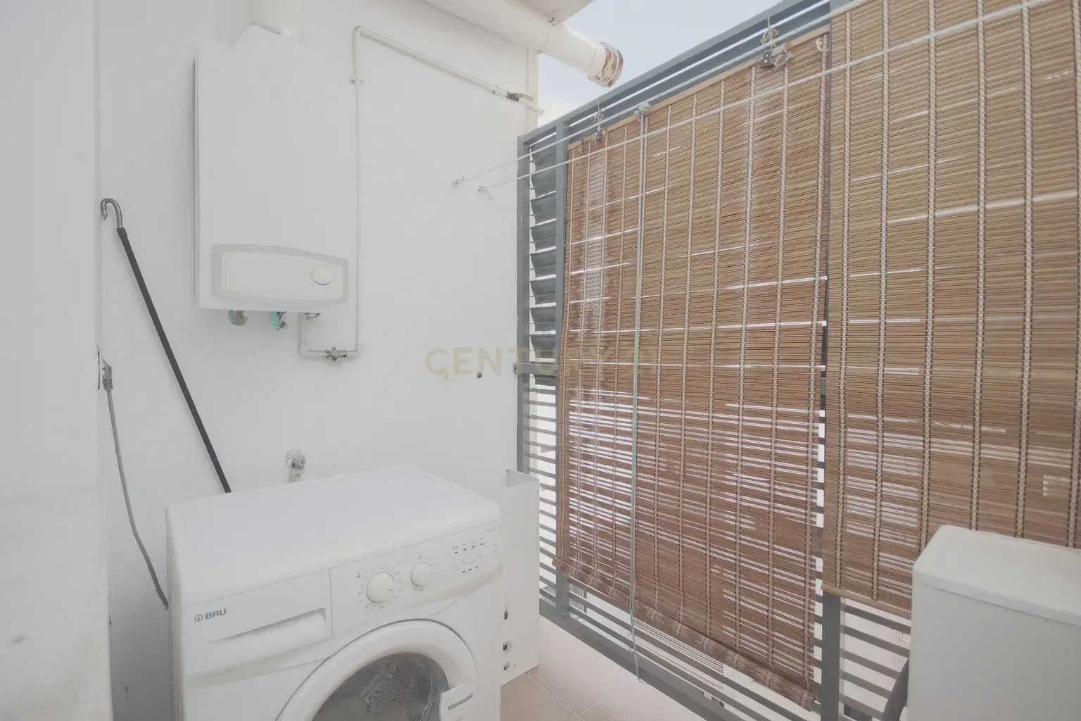 2 soveværelse Lejlighed til salg i Alicante by med swimmingpool - € 295.000 (Ref: 9338759)