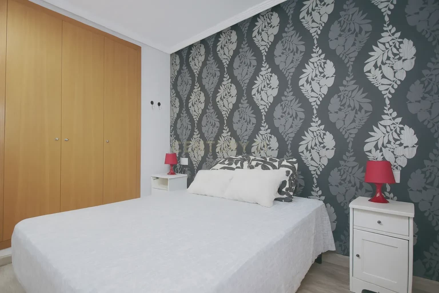 2 soveværelse Lejlighed til salg i Alicante by med swimmingpool - € 295.000 (Ref: 9338759)