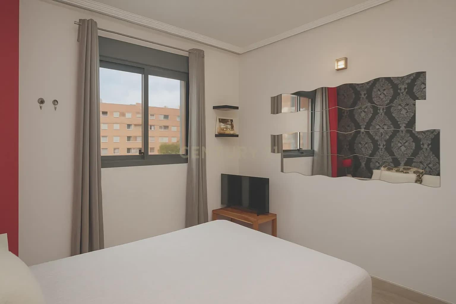 2 soveværelse Lejlighed til salg i Alicante by med swimmingpool - € 295.000 (Ref: 9338759)