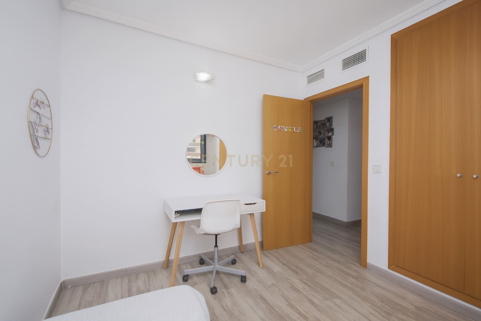 2 soveværelse Lejlighed til salg i Alicante by med swimmingpool - € 295.000 (Ref: 9338759)