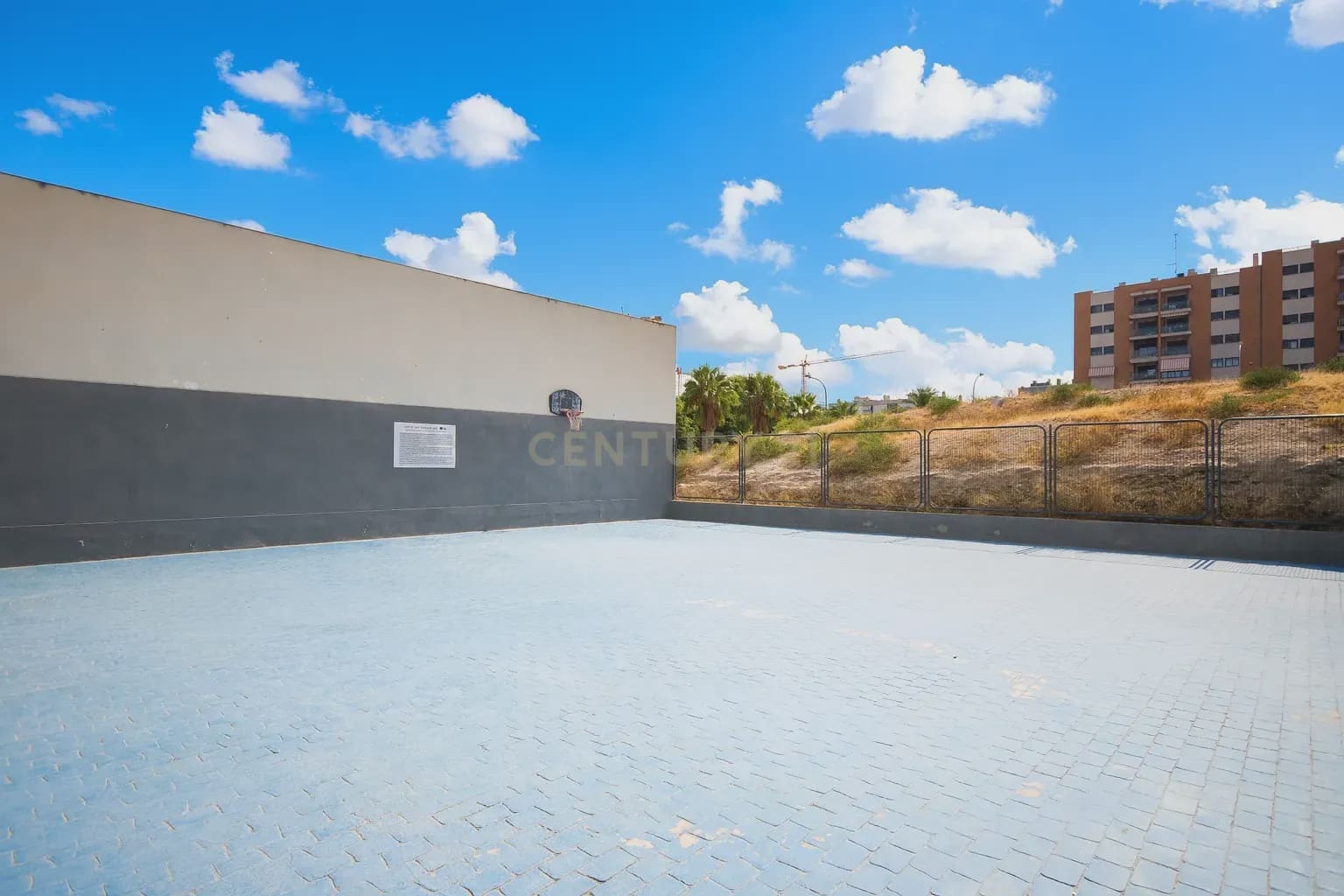 2 soveværelse Lejlighed til salg i Alicante by med swimmingpool - € 295.000 (Ref: 9338759)