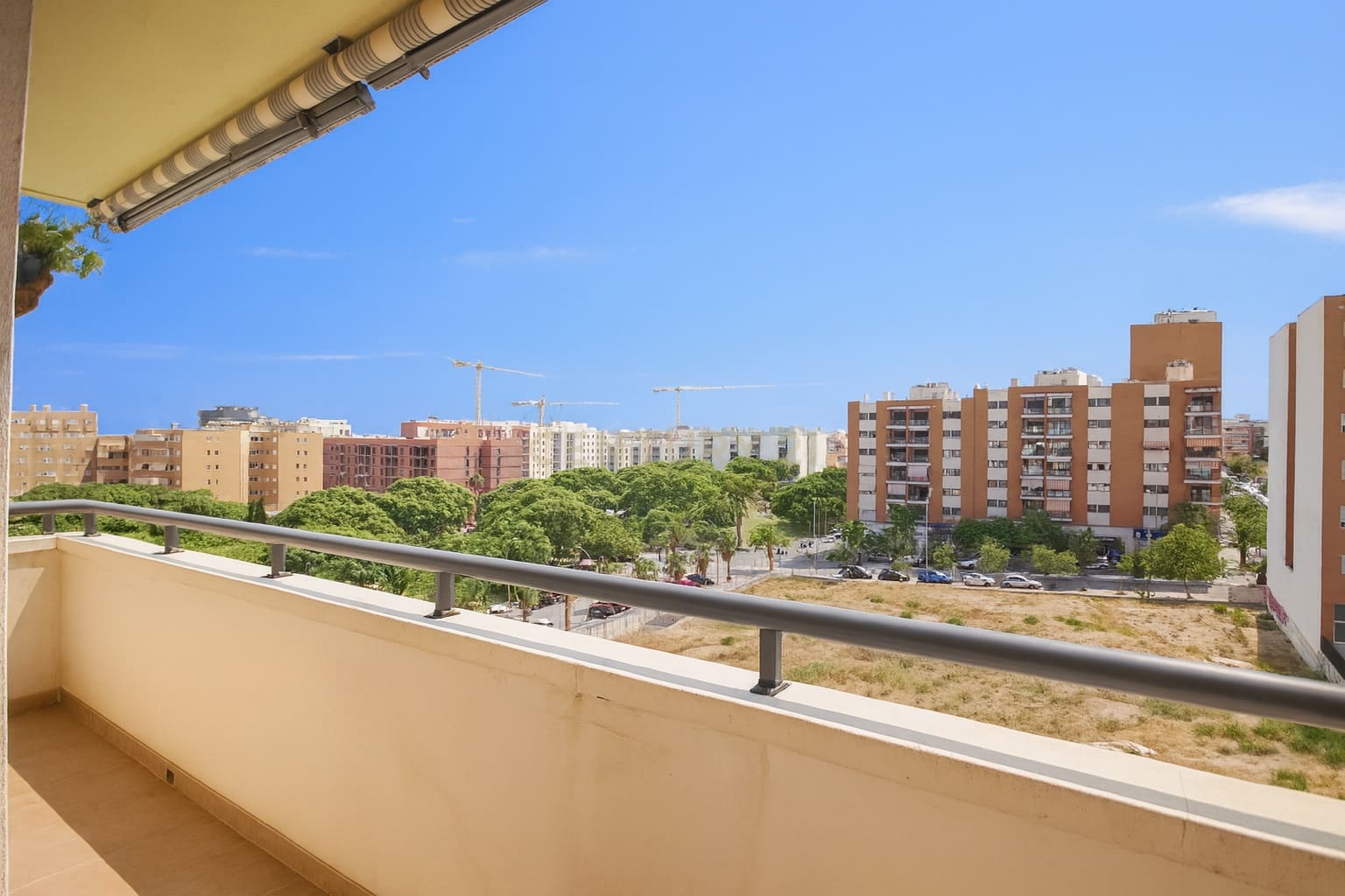 2 soveværelse Lejlighed til salg i Alicante by med swimmingpool - € 295.000 (Ref: 9338759)