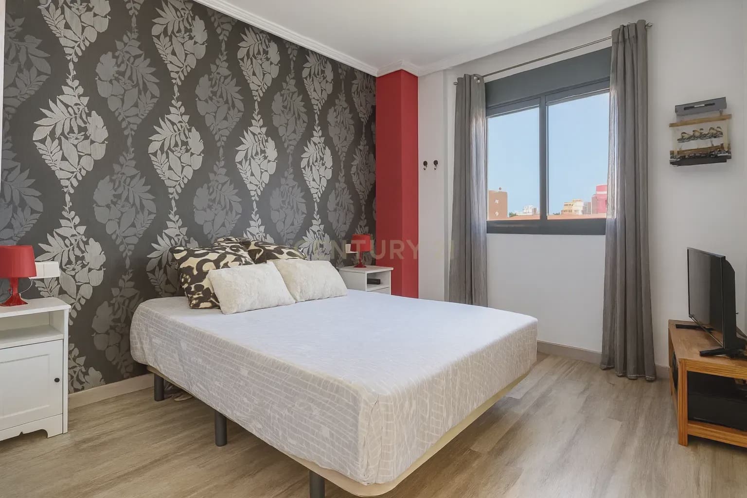 2 soveværelse Lejlighed til salg i Alicante by med swimmingpool - € 295.000 (Ref: 9338759)