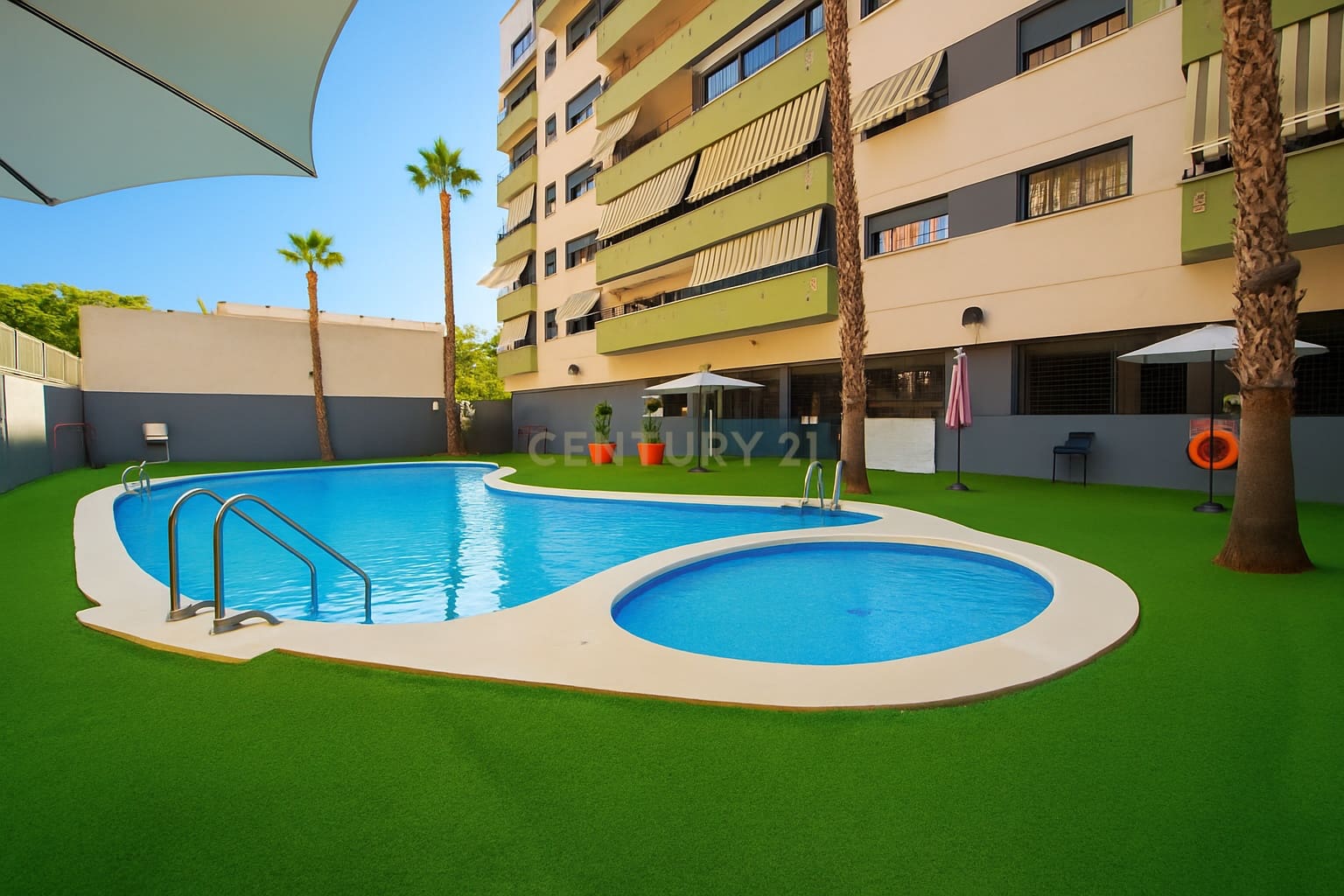 2 soveværelse Lejlighed til salg i Alicante by med swimmingpool - € 295.000 (Ref: 9338759)