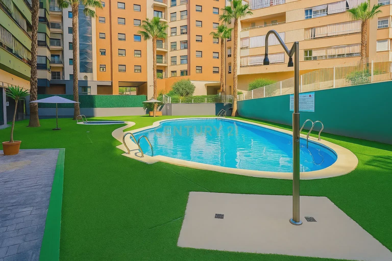 2 soveværelse Lejlighed til salg i Alicante by med swimmingpool - € 295.000 (Ref: 9338759)