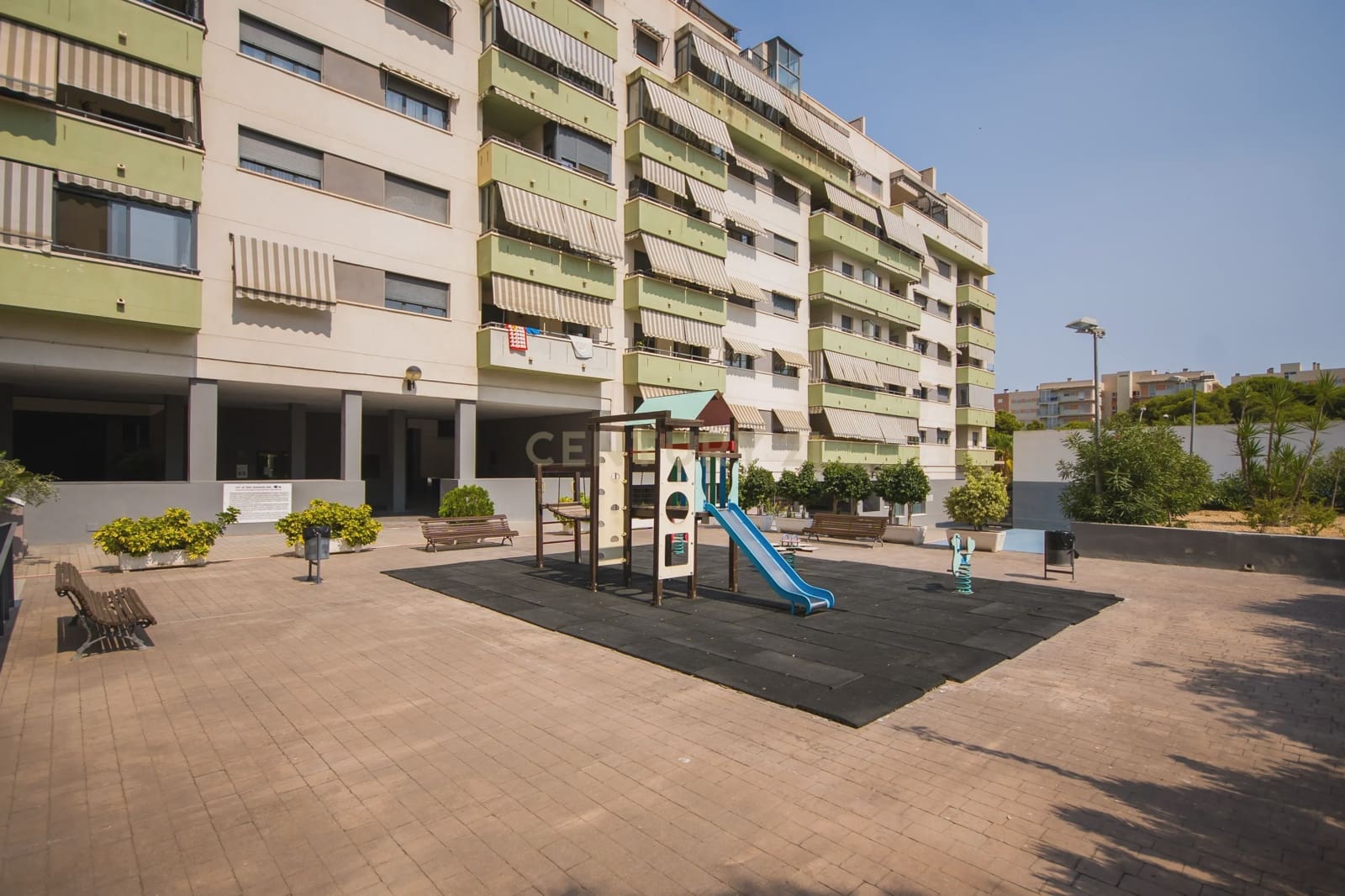 2 soveværelse Lejlighed til salg i Alicante by med swimmingpool - € 295.000 (Ref: 9338759)