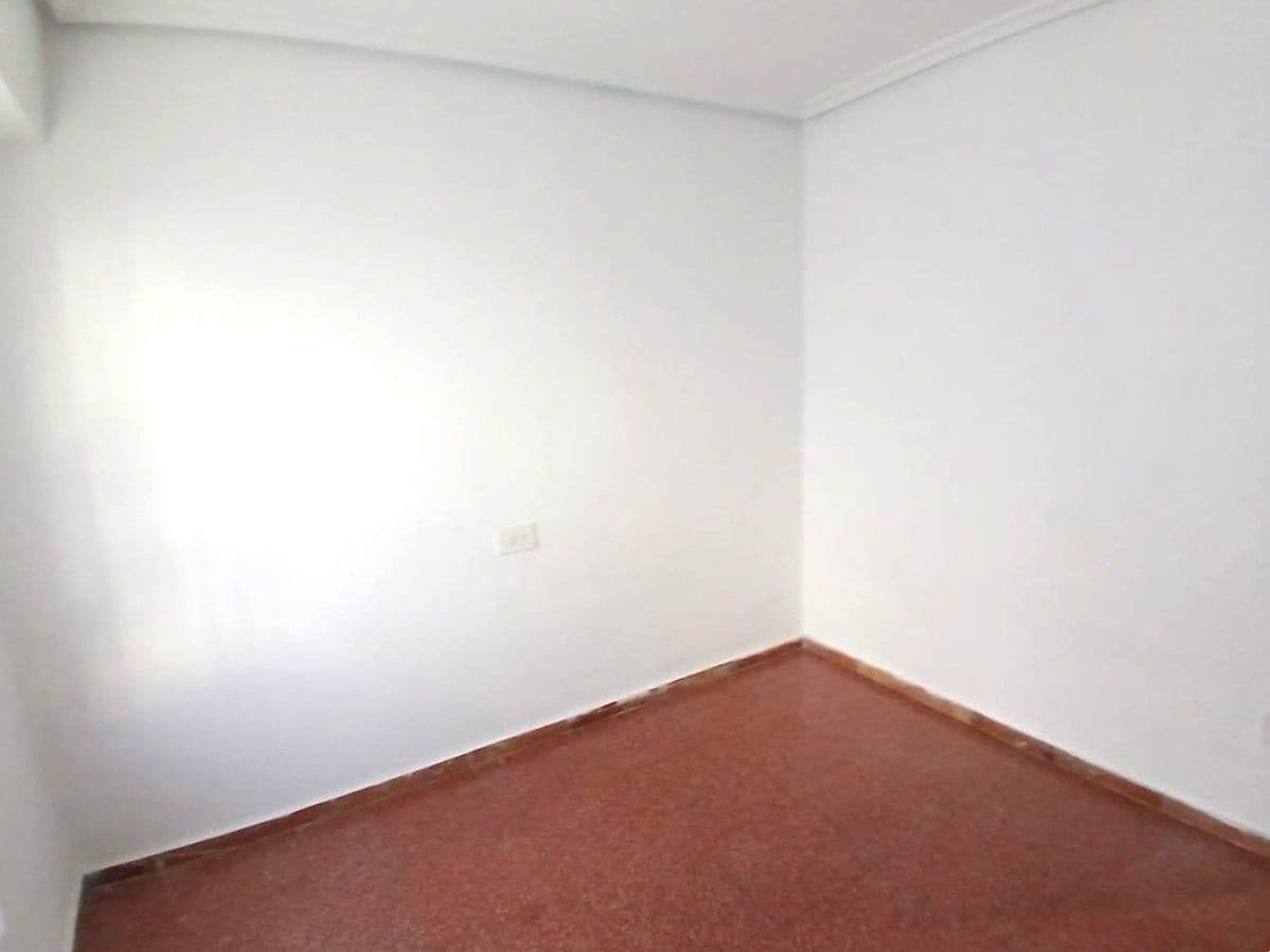 Piso de 4 habitaciones en Elche / Elx en venta - 139.000 € (Ref: 9592256)