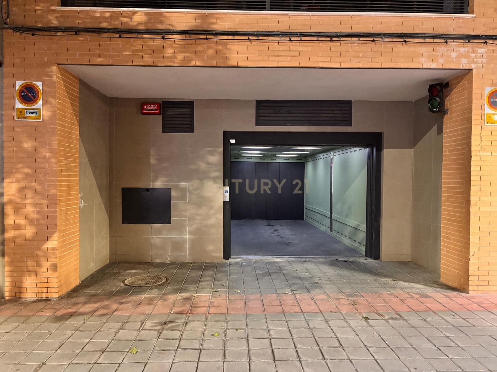 Autotalli myytävänä paikassa Alicante kaupunki - 16 552 € (Ref: 9592257)