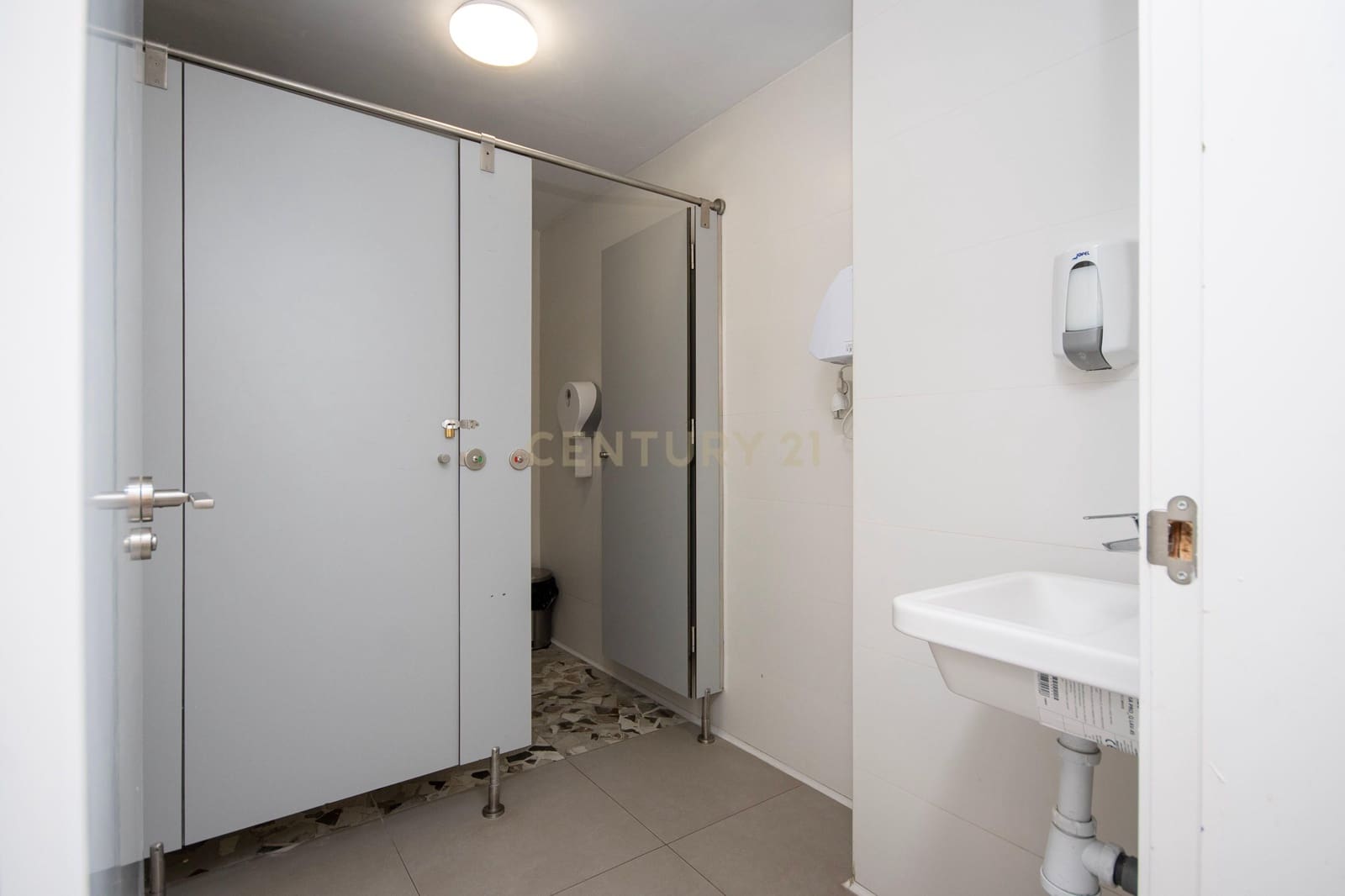 Commercieel te koop in Alicante stad - € 250.000 (Ref: 9592260)