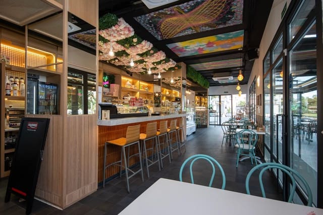 Commercieel te koop in PAU, Alicante stad - € 250.000 (Ref: 9592260)