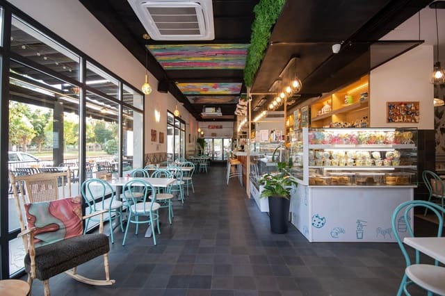 Commercieel te koop in PAU, Alicante stad - € 250.000 (Ref: 9592260)