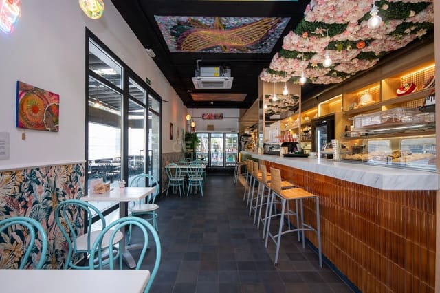 Commercieel te koop in PAU, Alicante stad - € 250.000 (Ref: 9592260)