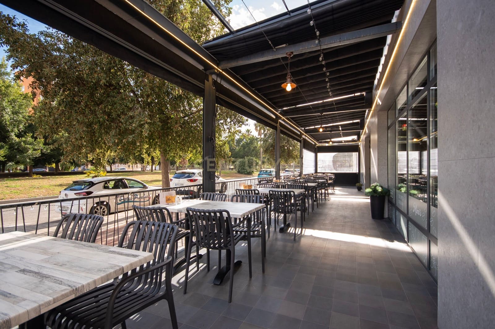 Commercieel te koop in Alicante stad - € 250.000 (Ref: 9592260)