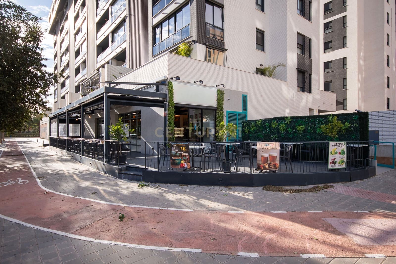 Commercieel te koop in Alicante stad - € 250.000 (Ref: 9592260)