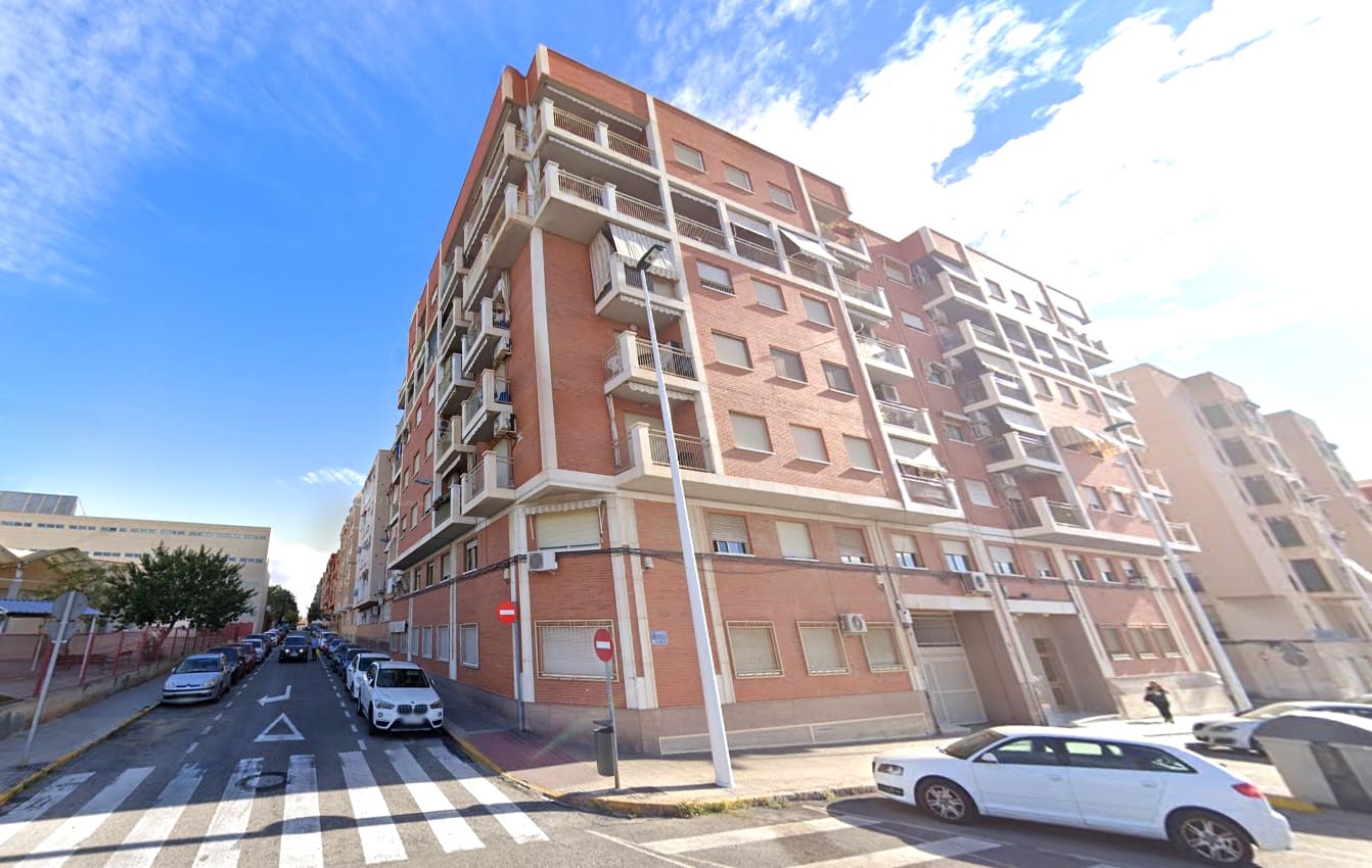 Apartamento de 4 habitaciones en Elche / Elx en venta - 124.000 € (Ref: 9592276)