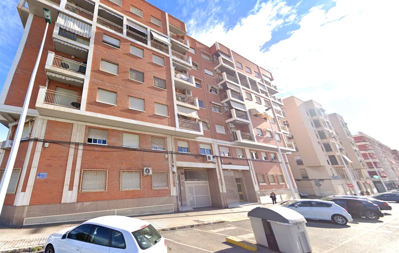 Apartamento de 4 habitaciones en Elche / Elx en venta - 124.000 € (Ref: 9592276)