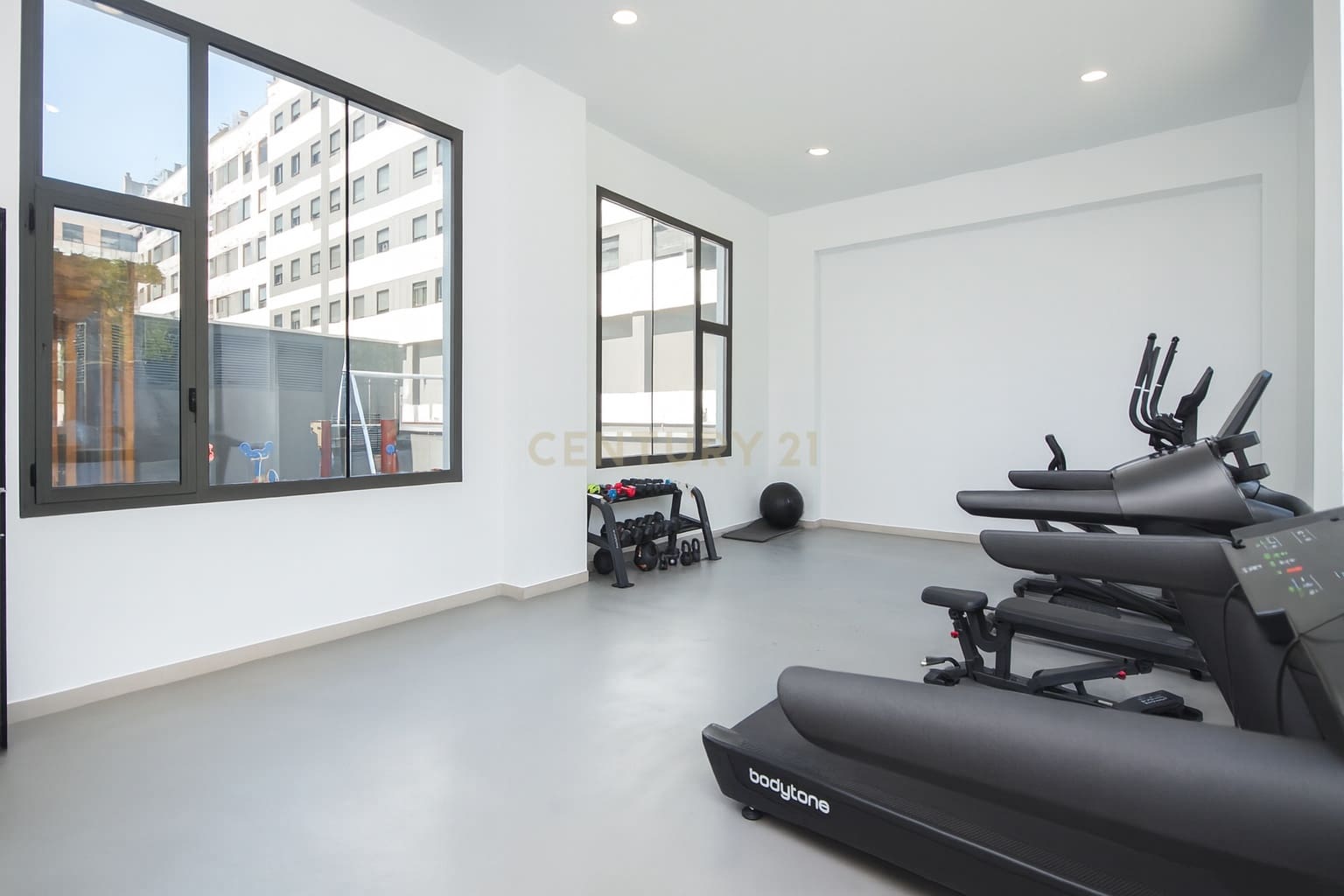 3 sovrum Lägenhet att hyra i Alicante stad med pool garage - 1 400 € (Ref: 9592279)