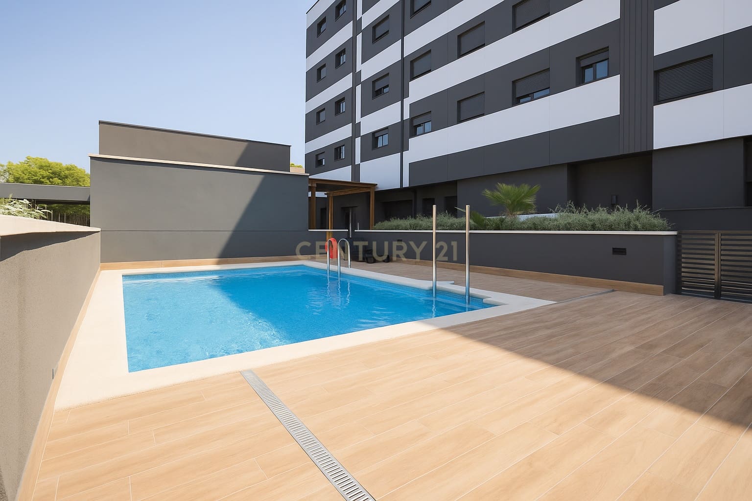 3 sovrum Lägenhet att hyra i Alicante stad med pool garage - 1 400 € (Ref: 9592279)