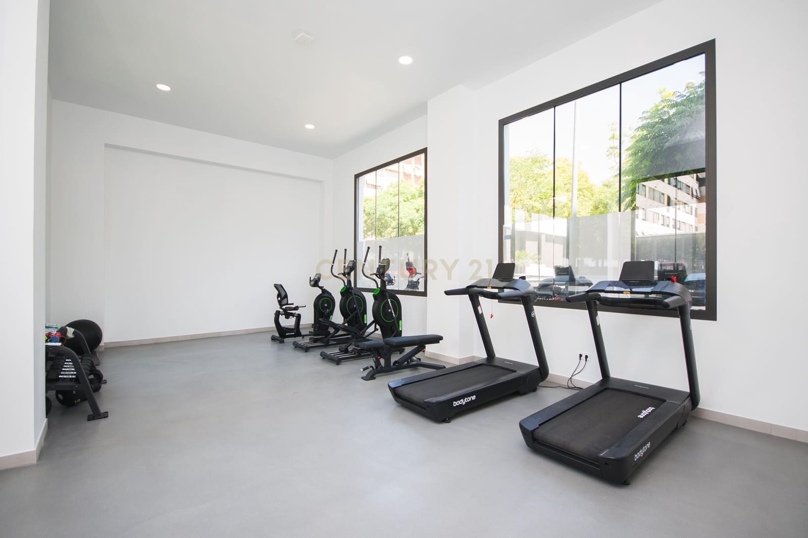 3 sovrum Lägenhet att hyra i Alicante stad med pool garage - 1 400 € (Ref: 9592279)