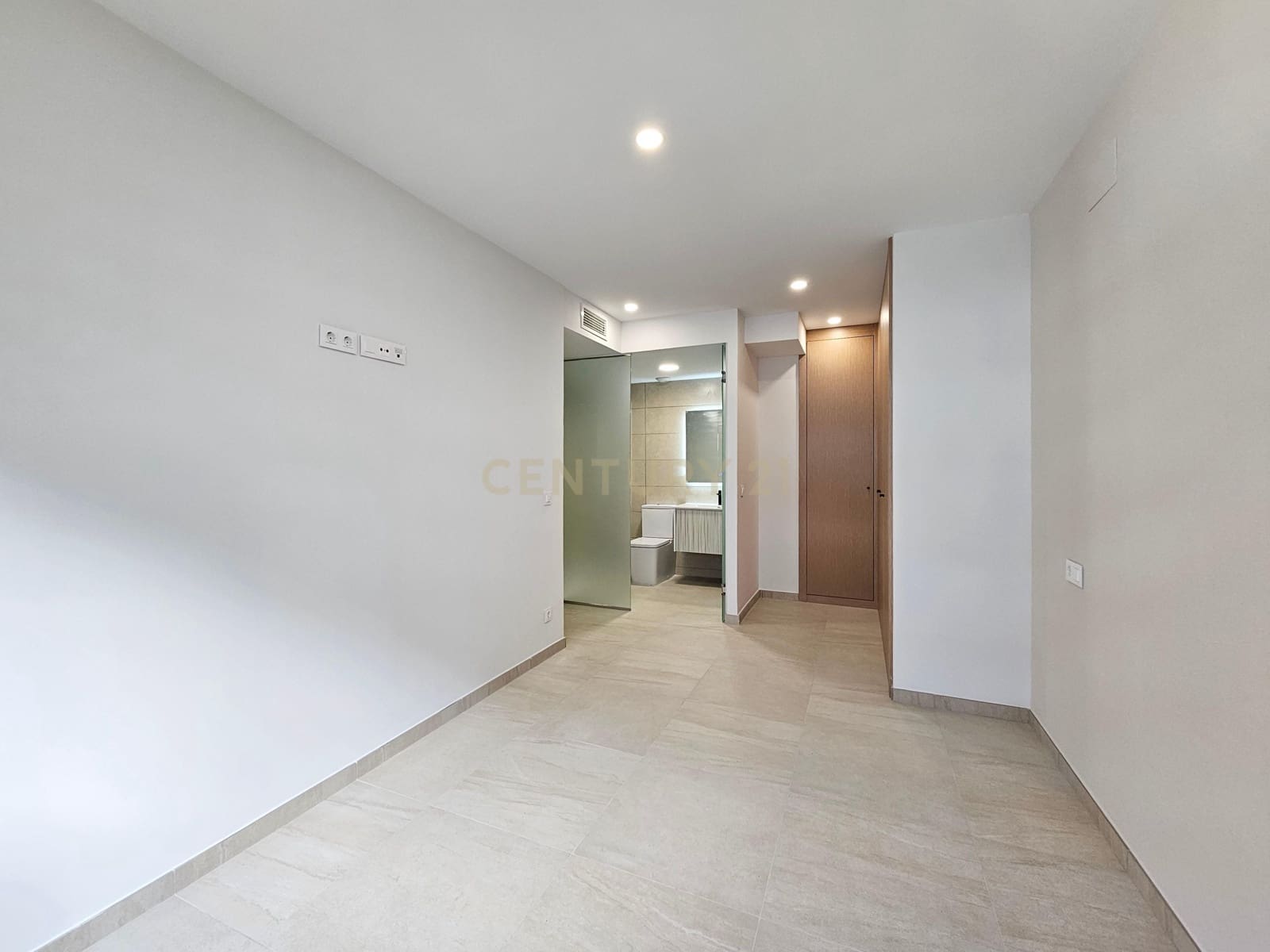 3 sovrum Lägenhet att hyra i Alicante stad med pool garage - 1 400 € (Ref: 9592279)