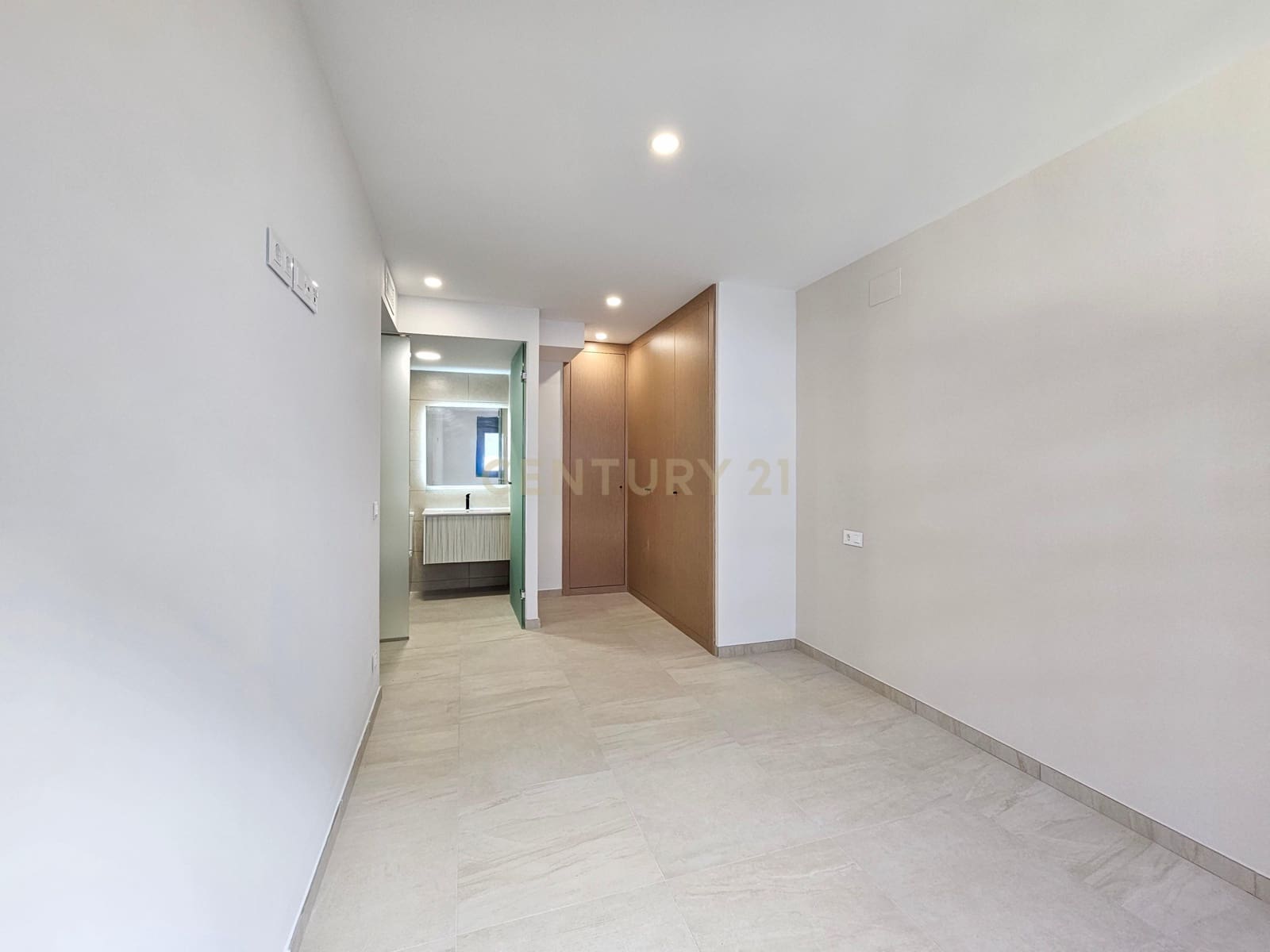 3 sovrum Lägenhet att hyra i Alicante stad med pool garage - 1 400 € (Ref: 9592279)