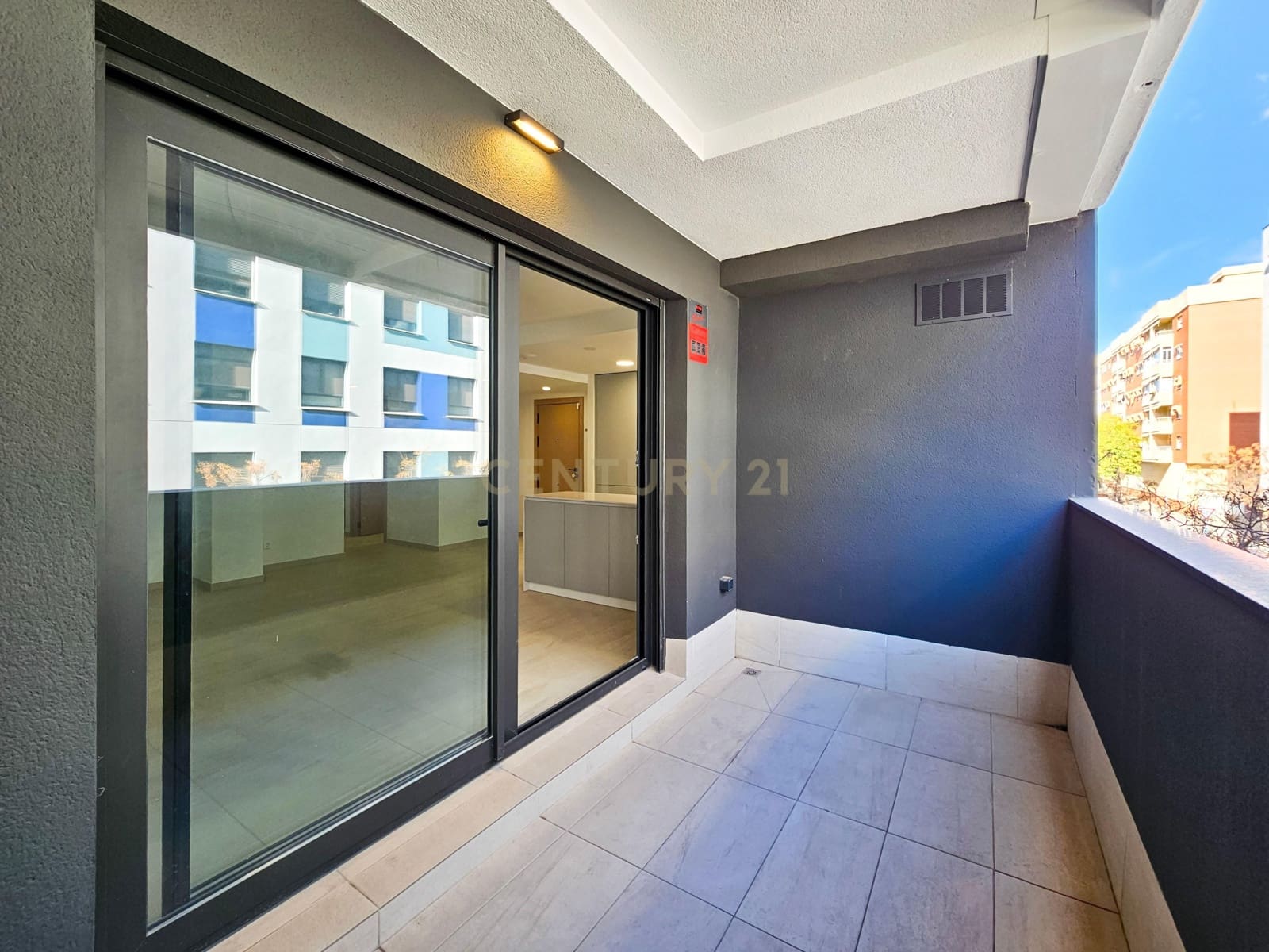 3 sovrum Lägenhet att hyra i Alicante stad med pool garage - 1 400 € (Ref: 9592279)