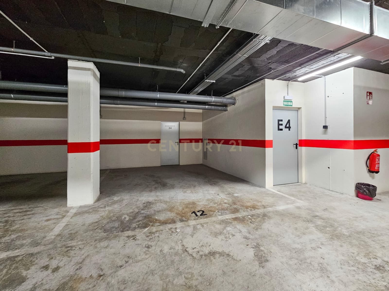 3 sovrum Lägenhet att hyra i Alicante stad med pool garage - 1 400 € (Ref: 9592279)