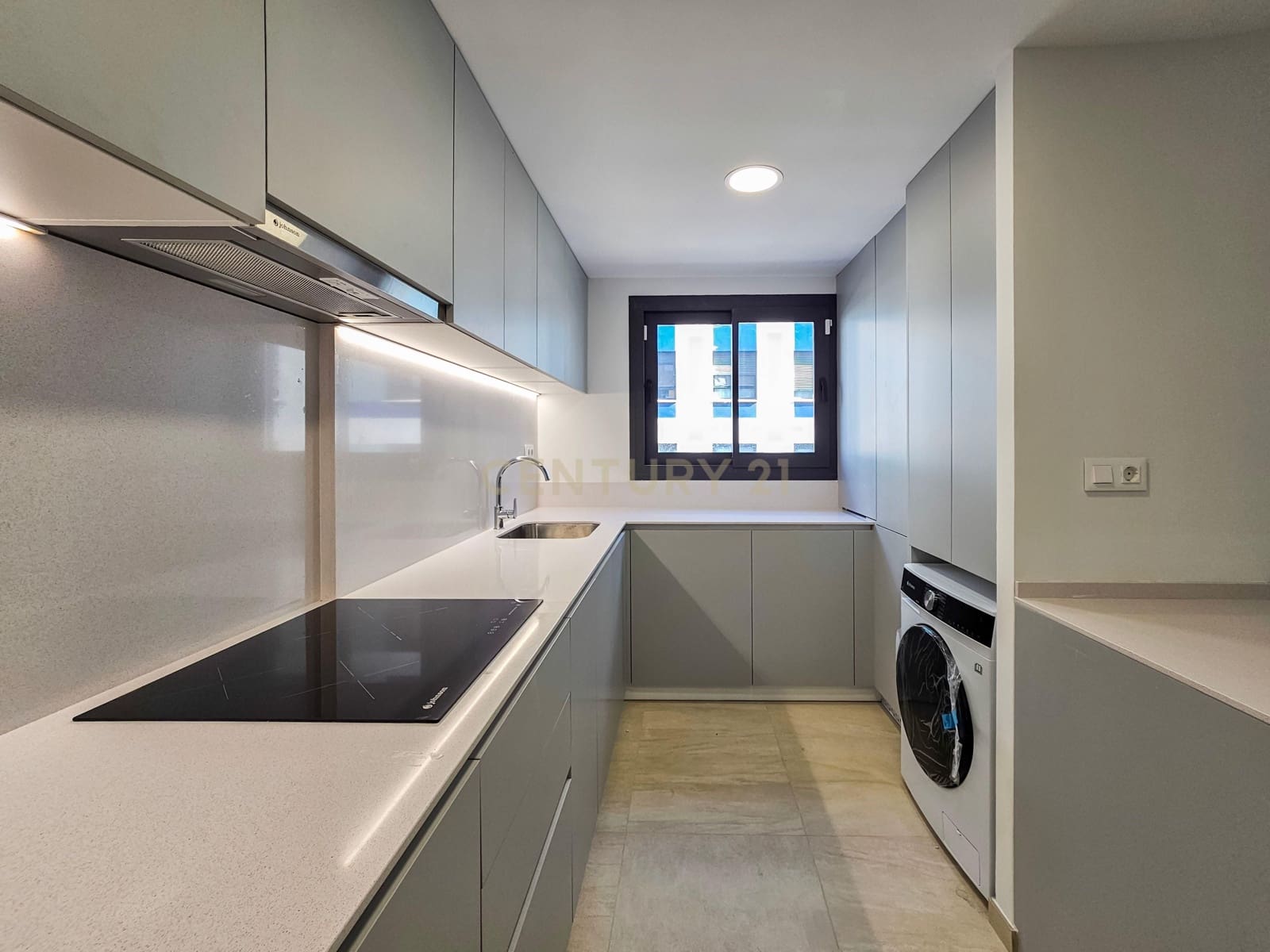 3 sovrum Lägenhet att hyra i Alicante stad med pool garage - 1 400 € (Ref: 9592279)