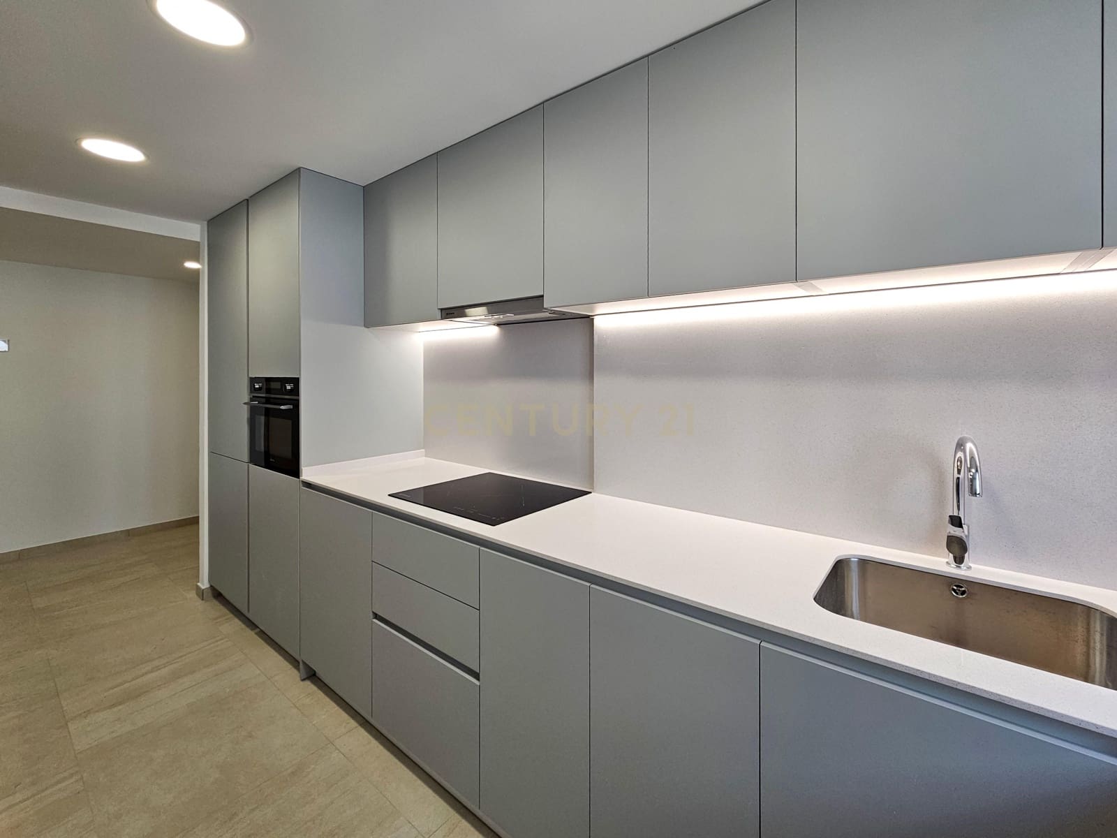 3 sovrum Lägenhet att hyra i Alicante stad med pool garage - 1 400 € (Ref: 9592279)