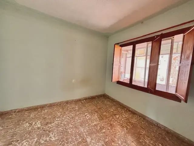 3 bedroom Apartment for sale in Elda - € 60,000 (Ref: 9592285)