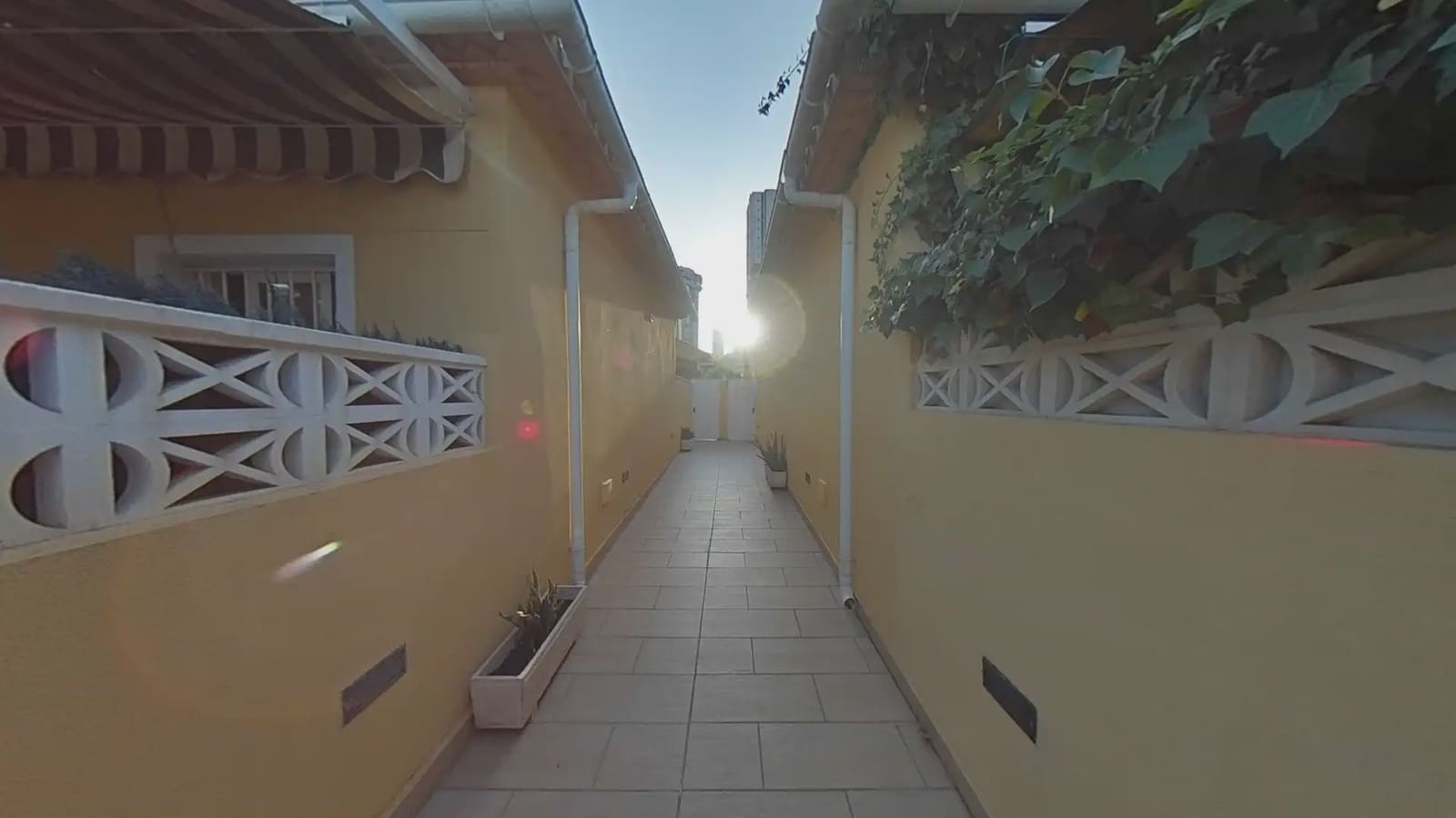 2 bedroom Villa for sale in Finestrat with garage - € 335,000 (Ref: 9743199)