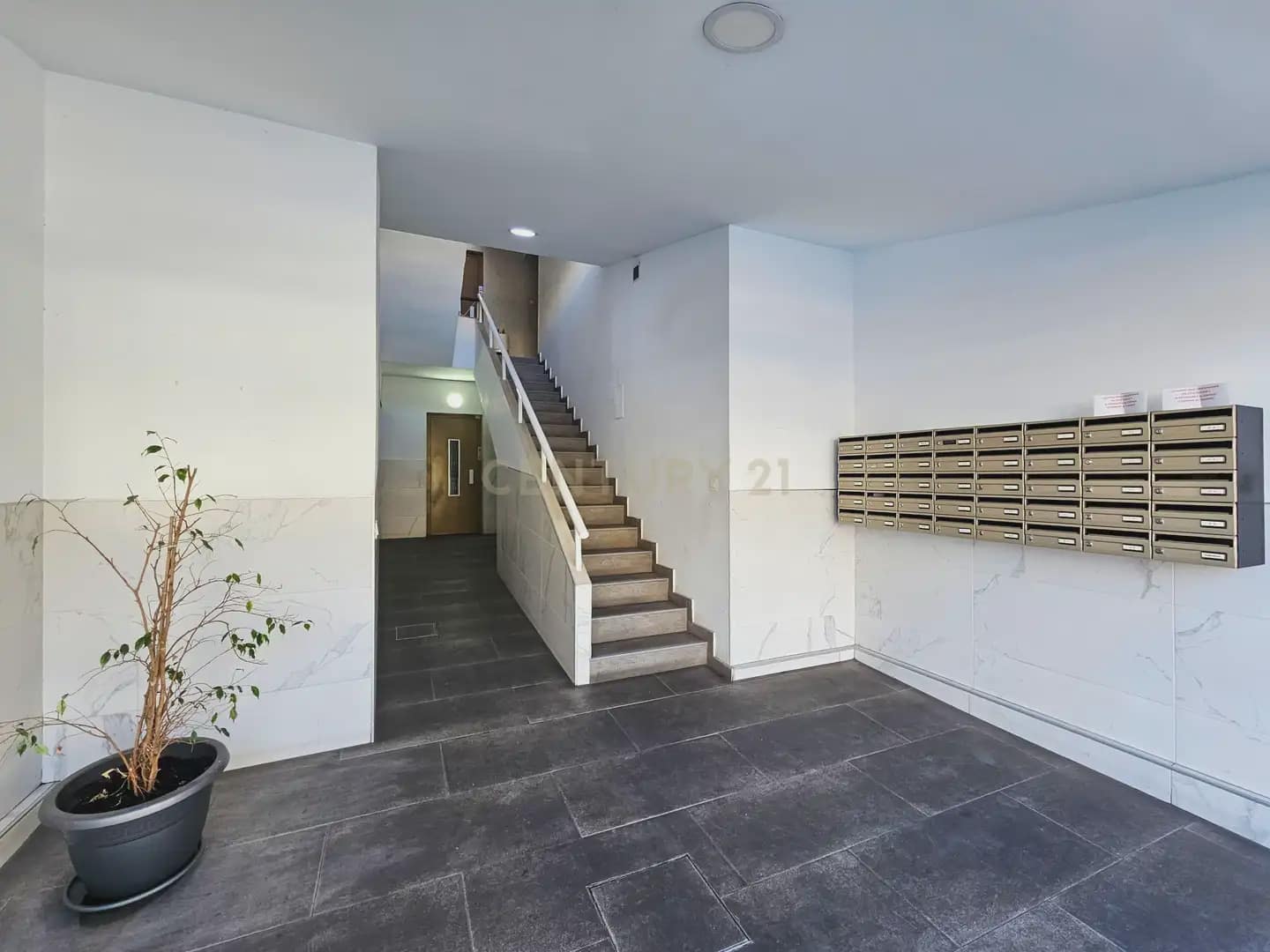 2 soveværelse Lejlighed til salg i Alicante by med garage - € 229.000 (Ref: 9848239)