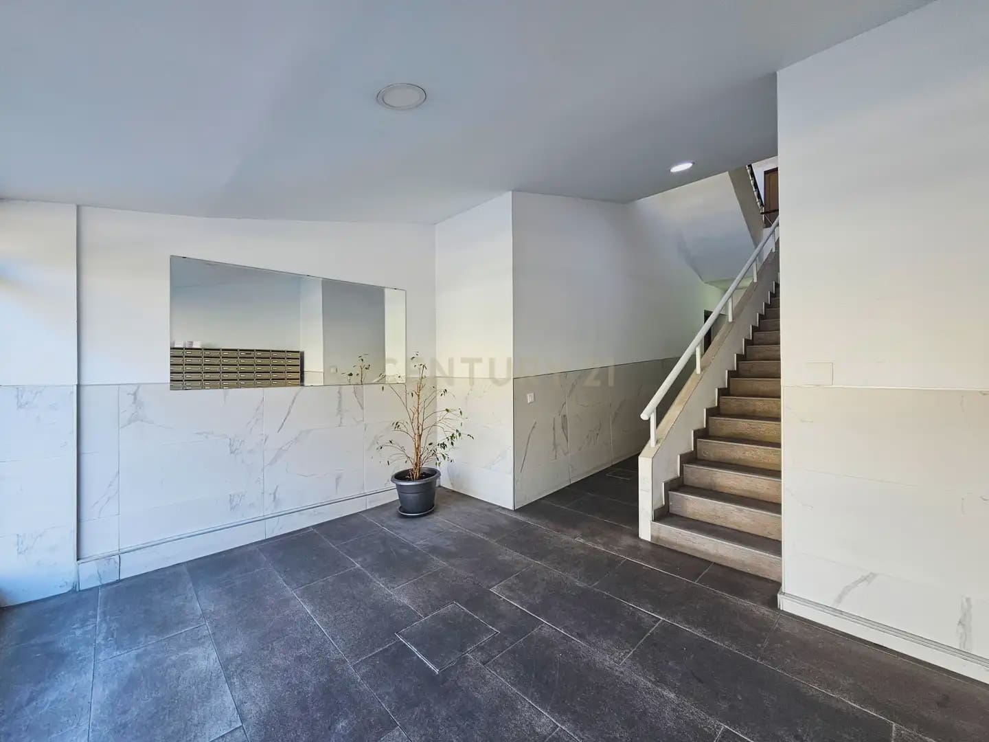 2 soveværelse Lejlighed til salg i Alicante by med garage - € 229.000 (Ref: 9848239)