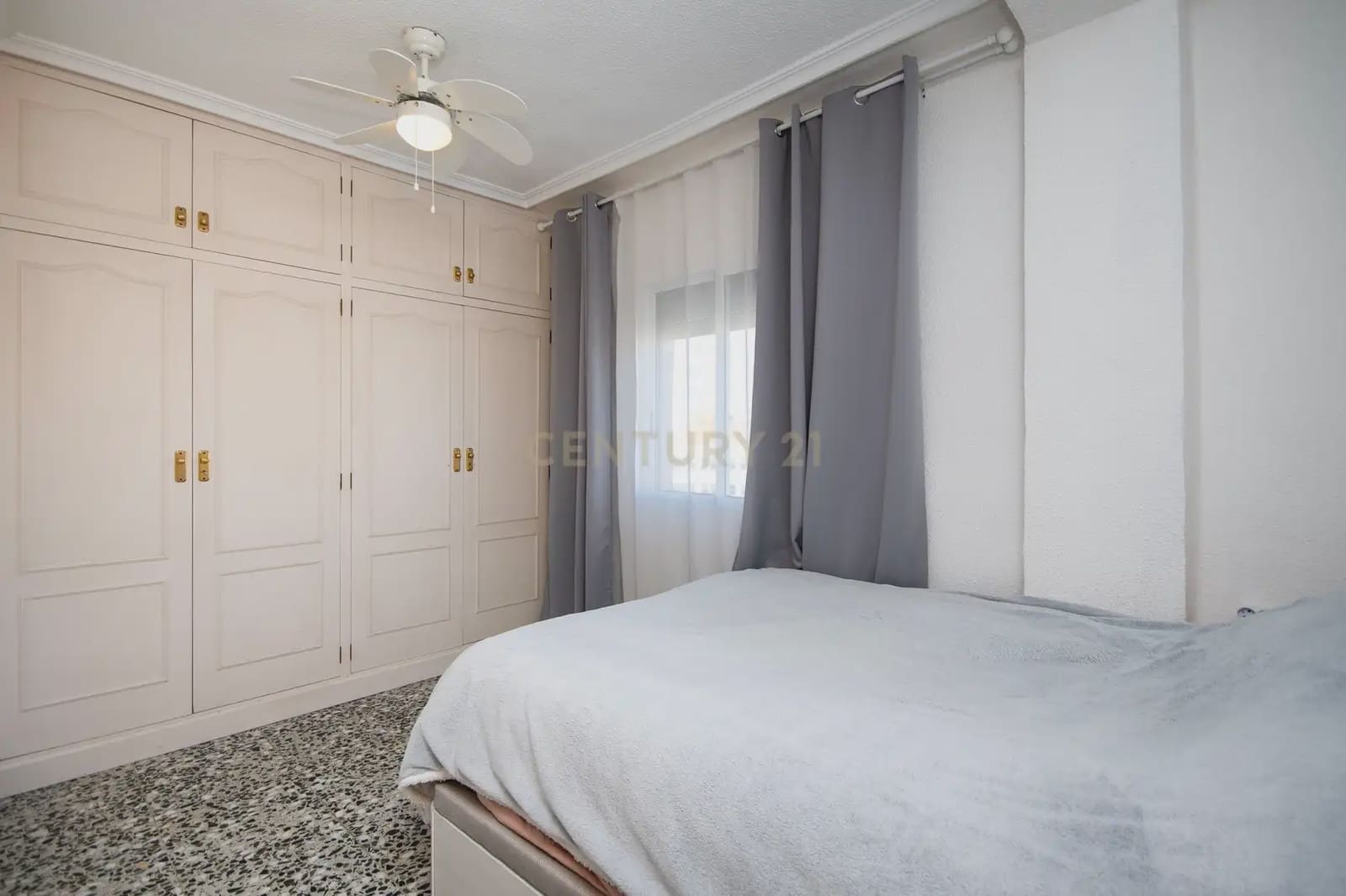 2 soveværelse Lejlighed til salg i Alicante by med garage - € 229.000 (Ref: 9848239)