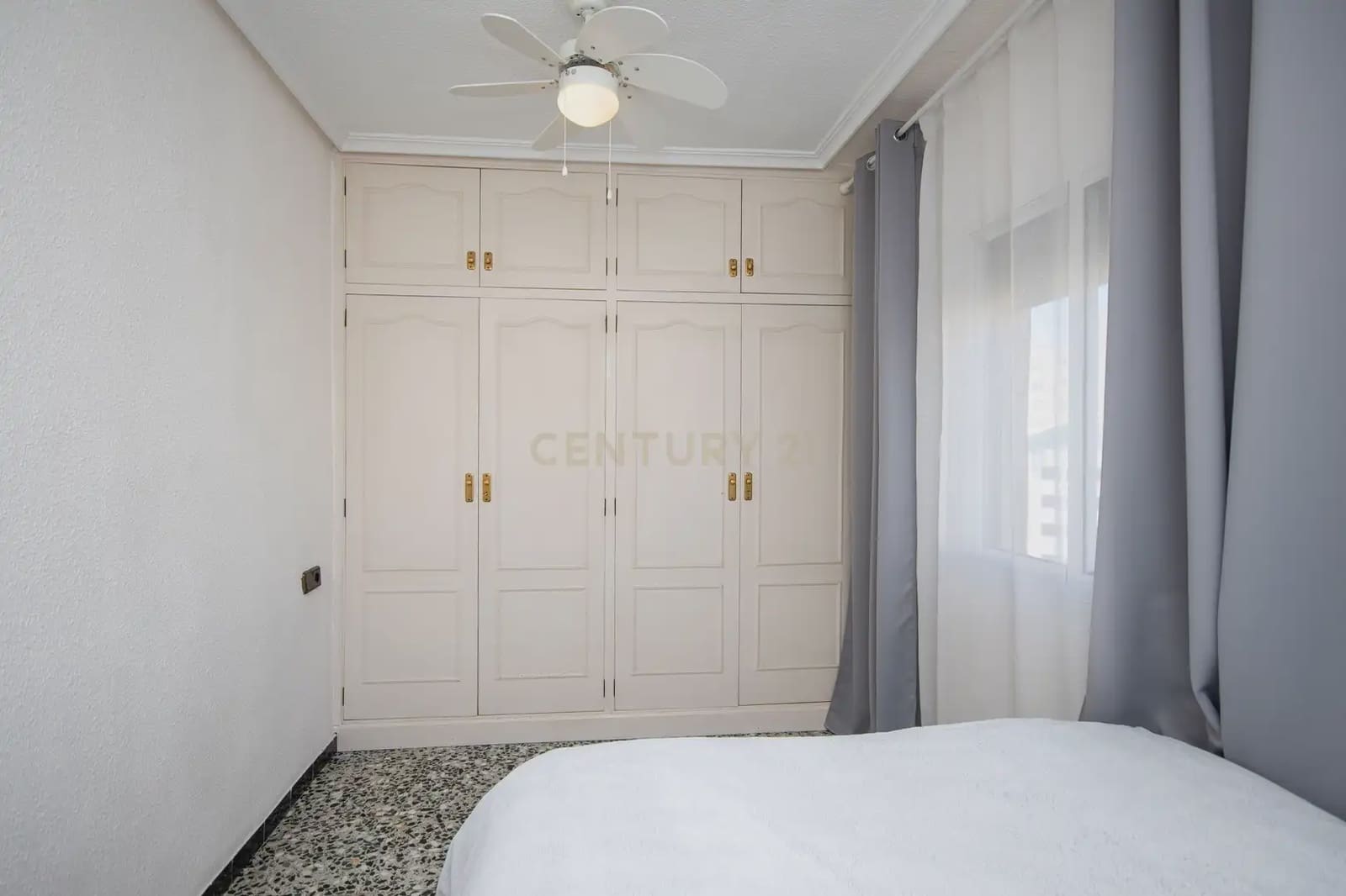 2 soveværelse Lejlighed til salg i Alicante by med garage - € 229.000 (Ref: 9848239)