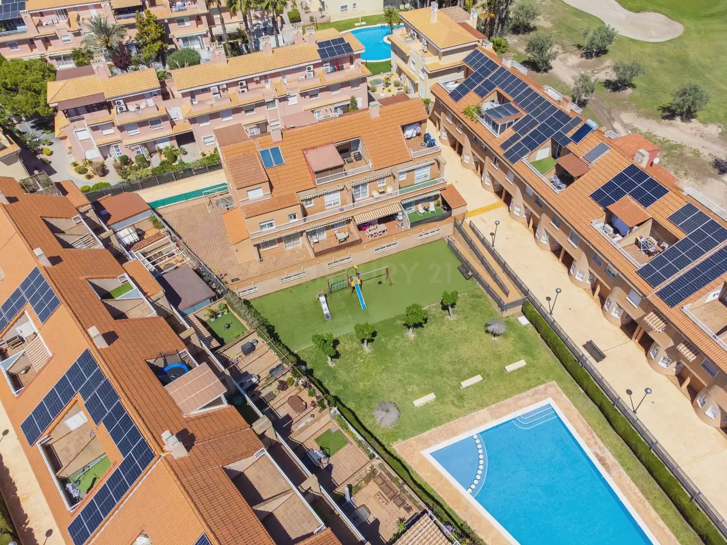 3 bedroom Townhouse for sale in Alicante / Alacant city with pool - € 569,000 (Ref: 9848241)