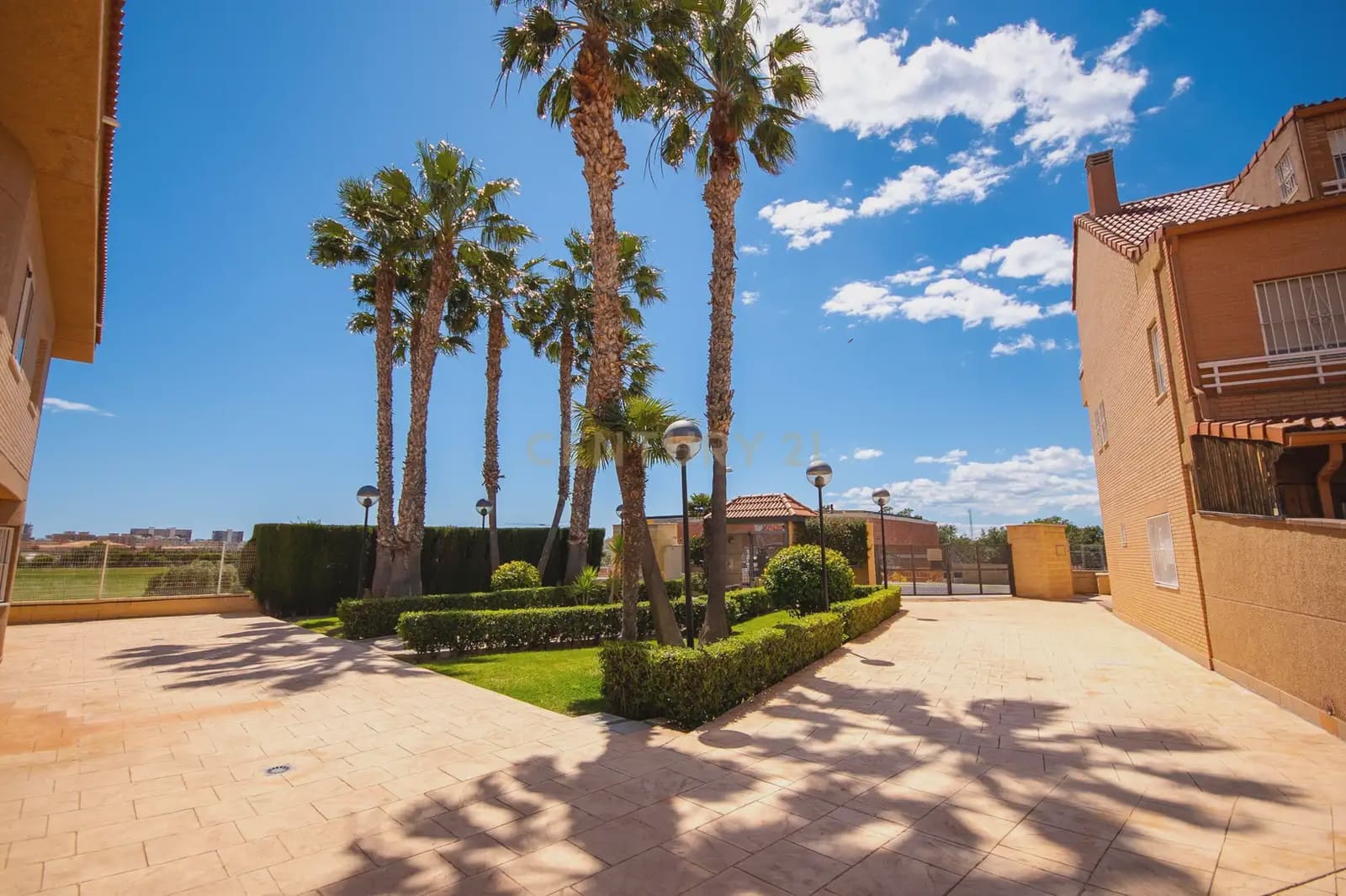 3 bedroom Townhouse for sale in Alicante / Alacant city with pool - € 569,000 (Ref: 9848241)
