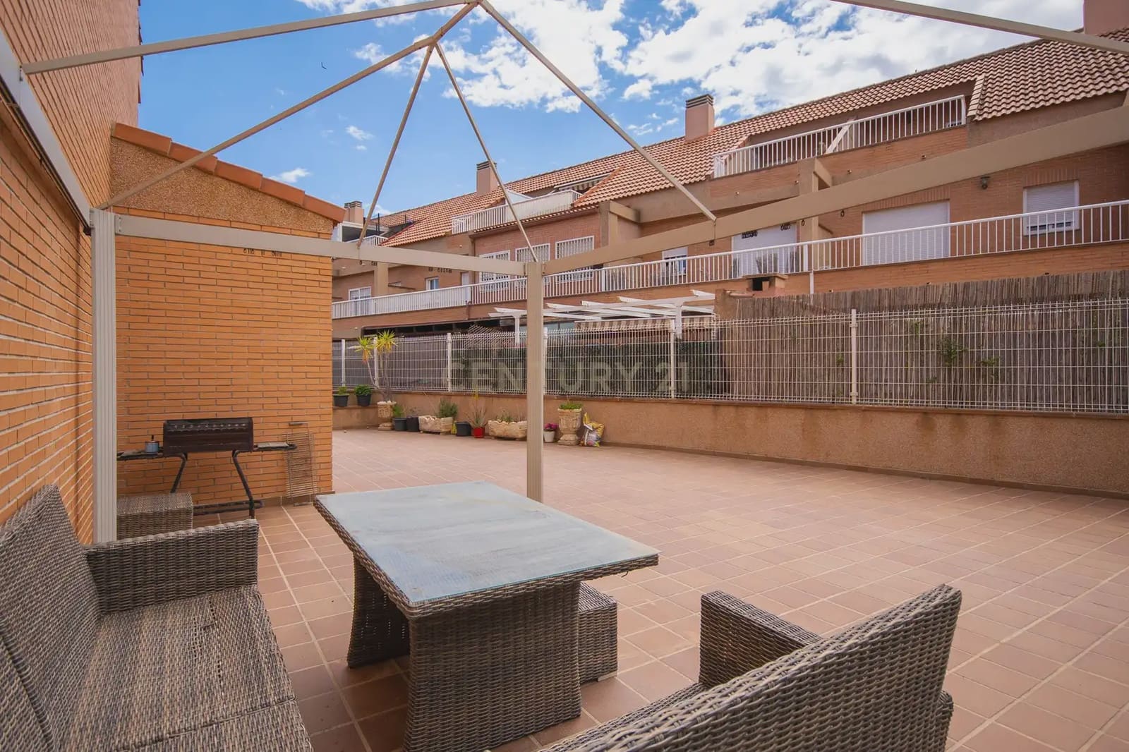 3 bedroom Townhouse for sale in Alicante / Alacant city with pool - € 569,000 (Ref: 9848241)