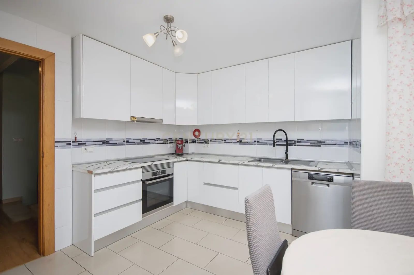 3 bedroom Townhouse for sale in Alicante / Alacant city with pool - € 569,000 (Ref: 9848241)