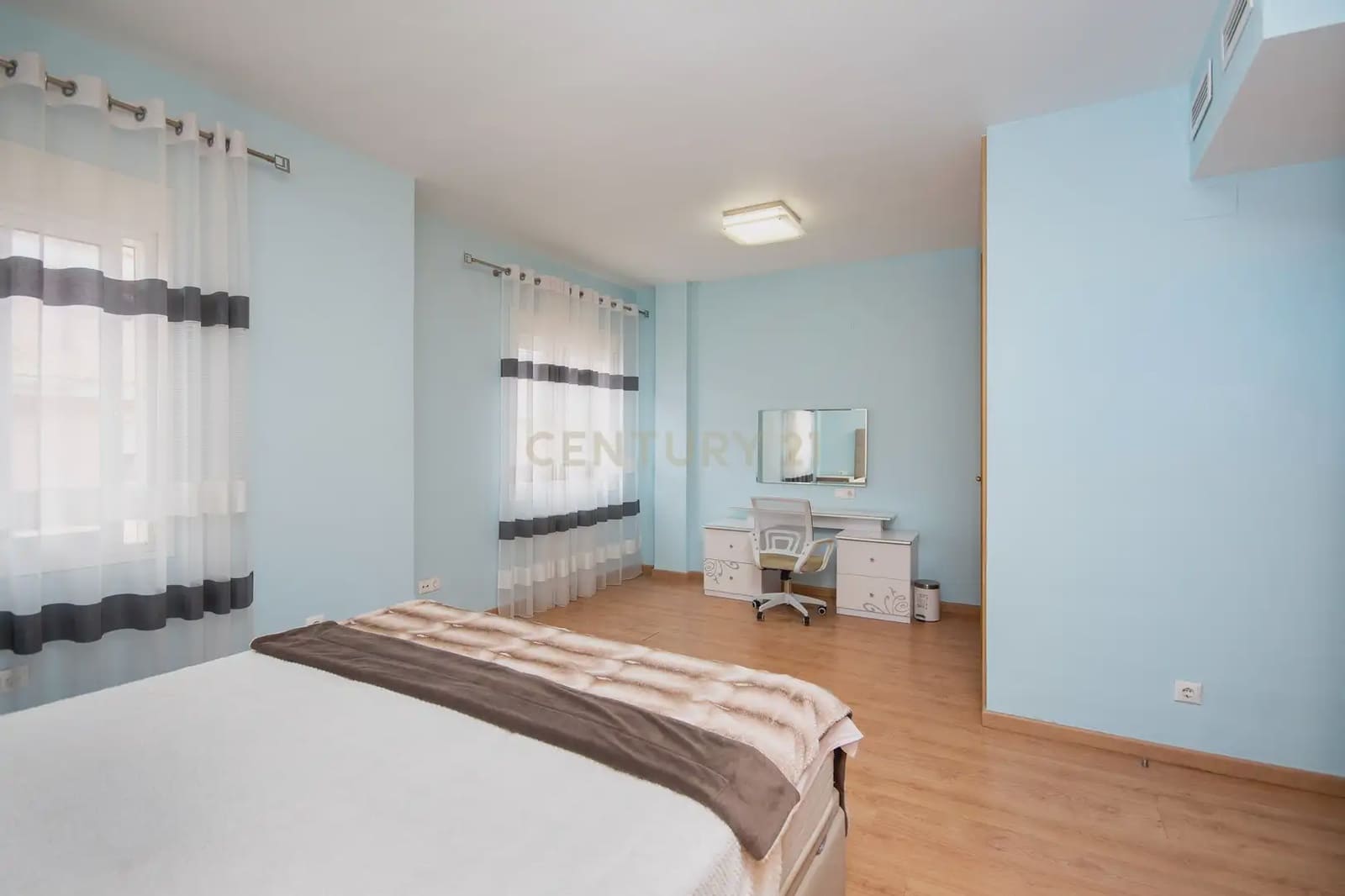 3 bedroom Townhouse for sale in Alicante / Alacant city with pool - € 569,000 (Ref: 9848241)