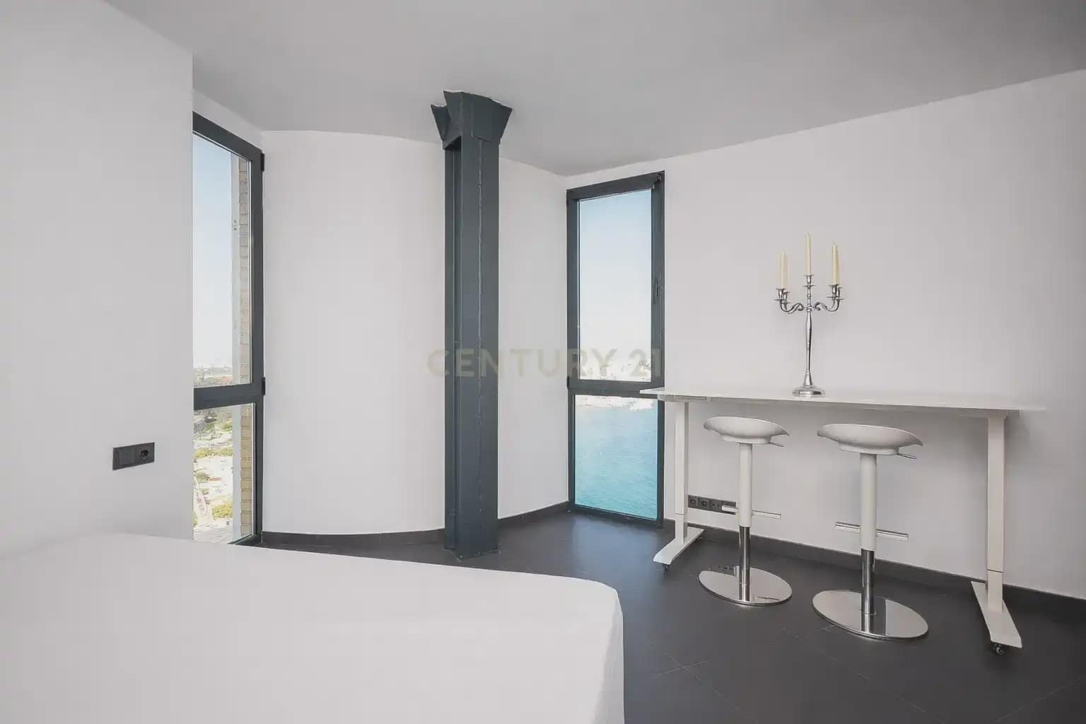 2 bedroom Flat for sale in Alicante / Alacant city - € 530,000 (Ref: 9858287)