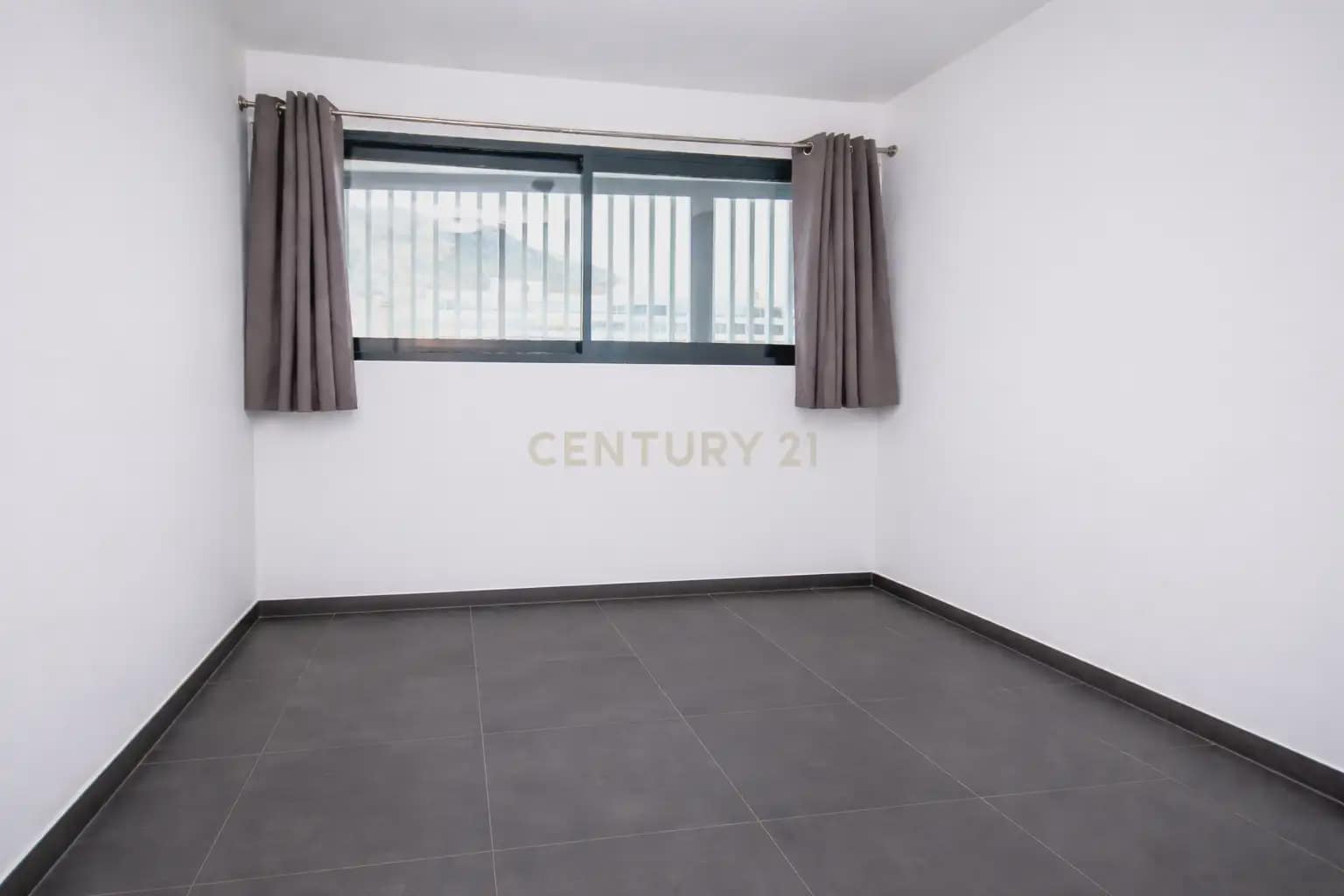 2 bedroom Flat for sale in Alicante / Alacant city - € 530,000 (Ref: 9858287)