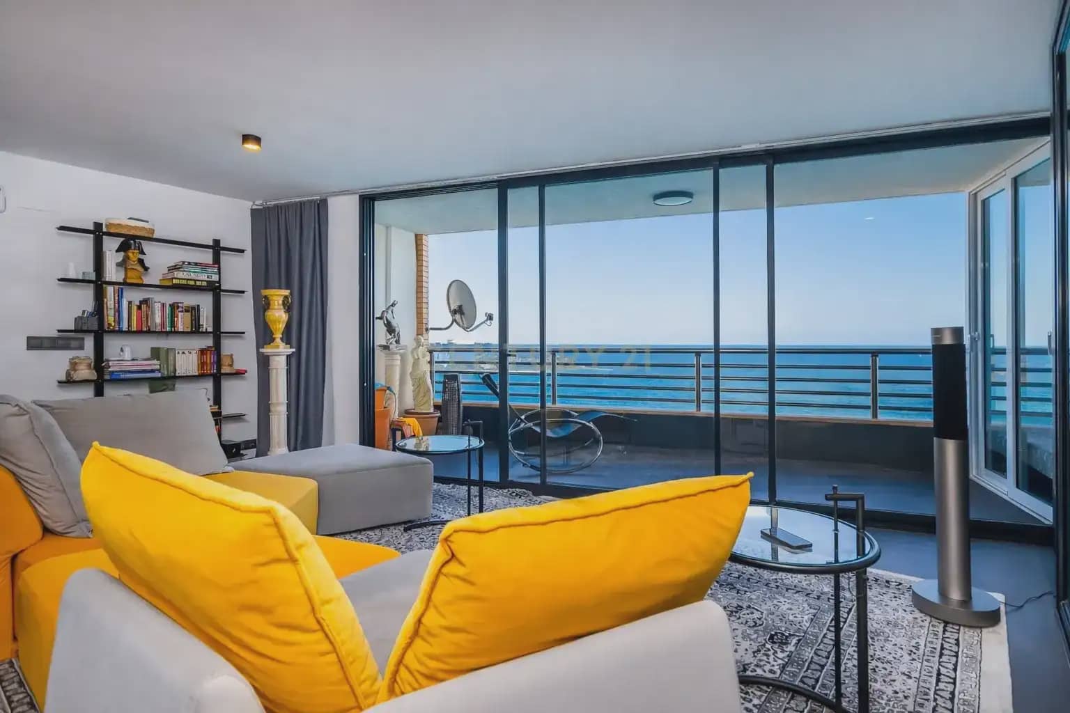 2 bedroom Flat for sale in Alicante / Alacant city - € 530,000 (Ref: 9858287)