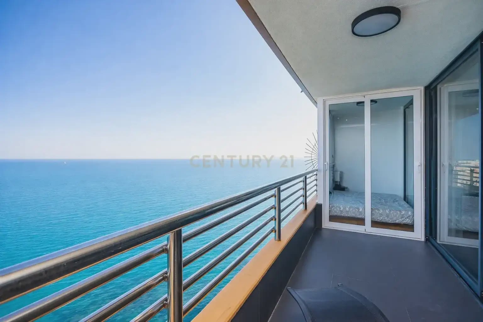 2 bedroom Flat for sale in Alicante / Alacant city - € 530,000 (Ref: 9858287)