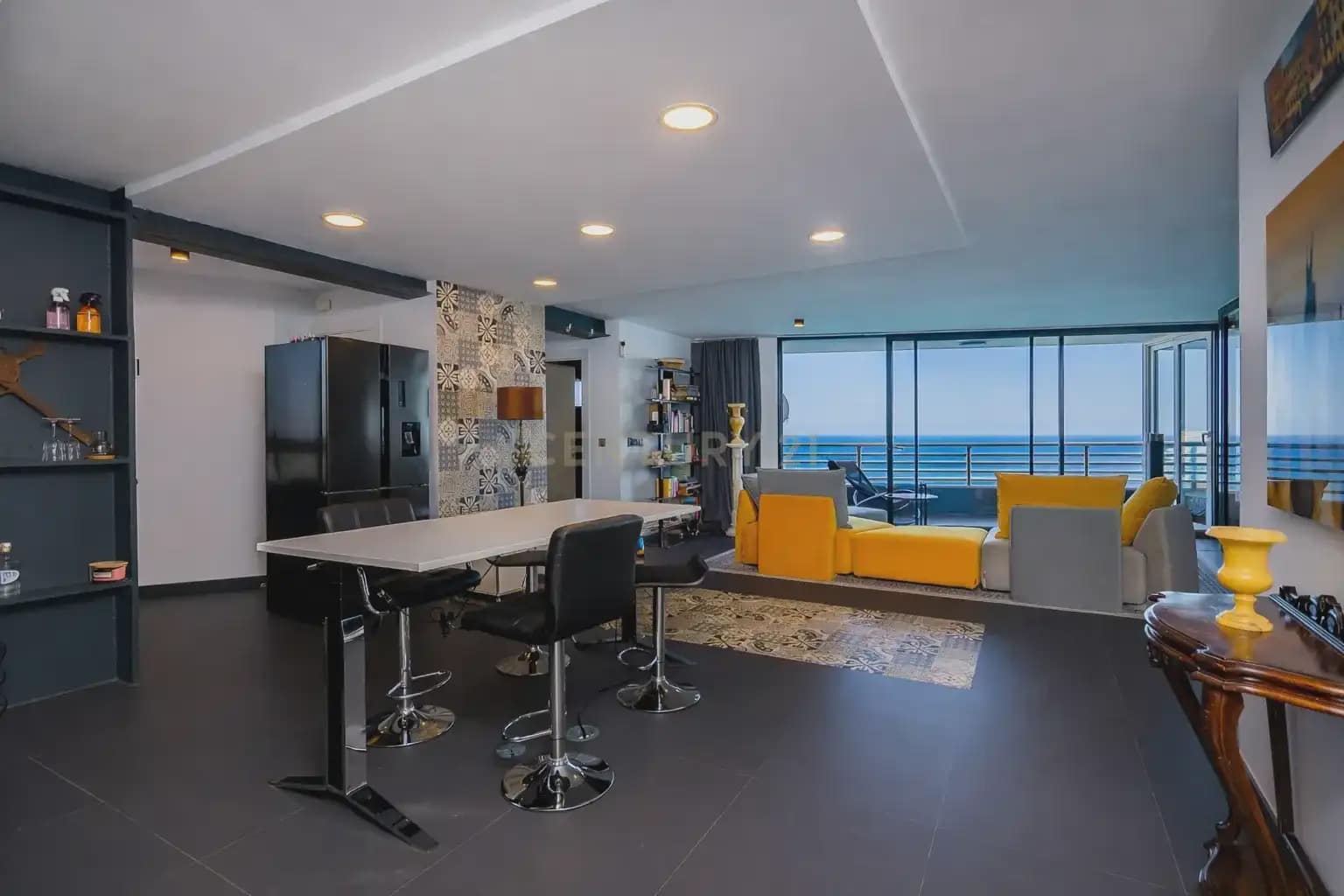 2 bedroom Flat for sale in Alicante / Alacant city - € 530,000 (Ref: 9858287)